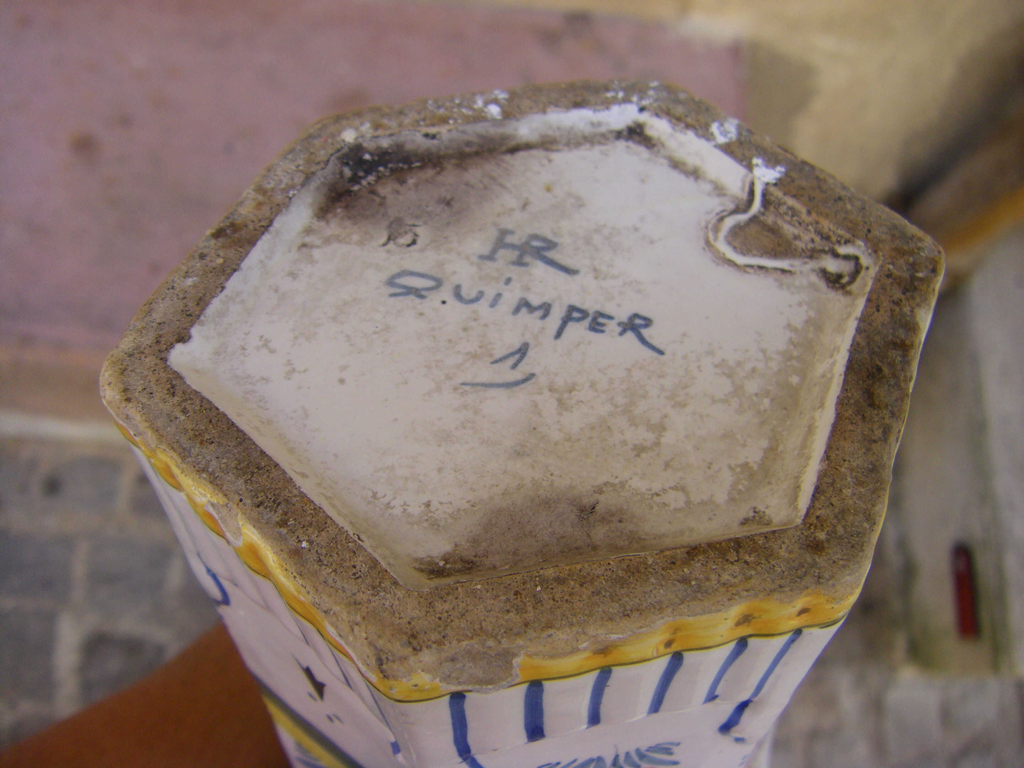 Ancient vase Quimper