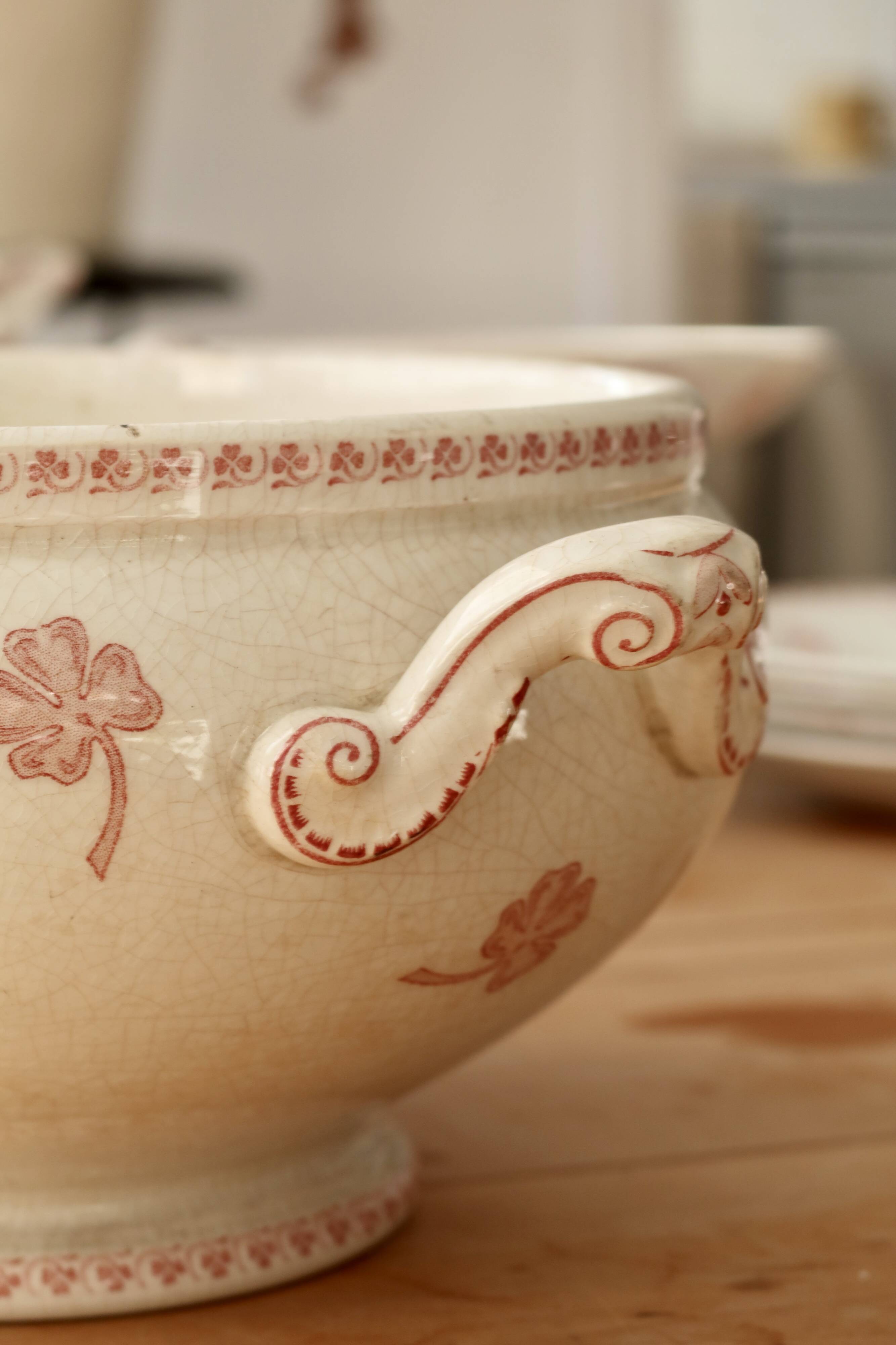 Antique soup tureen made of red ironstone, model Lucien Lunéville.