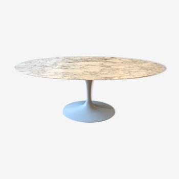 Table ovale en marbre de Eero Saarinen par Knoll