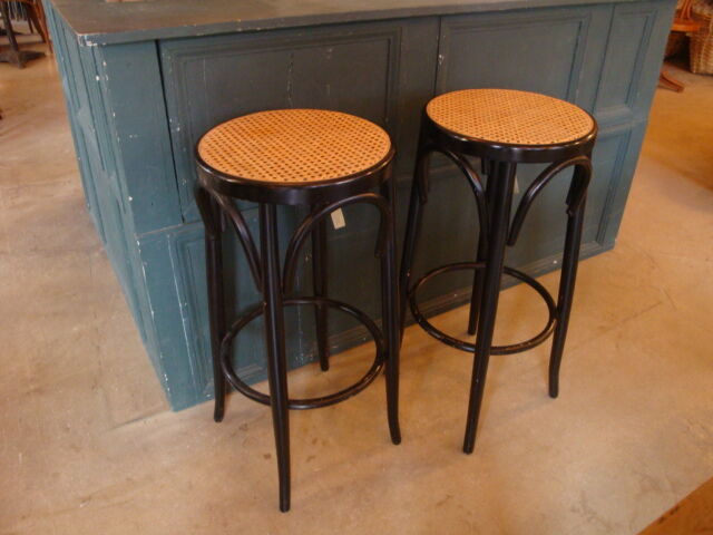 Bar stool