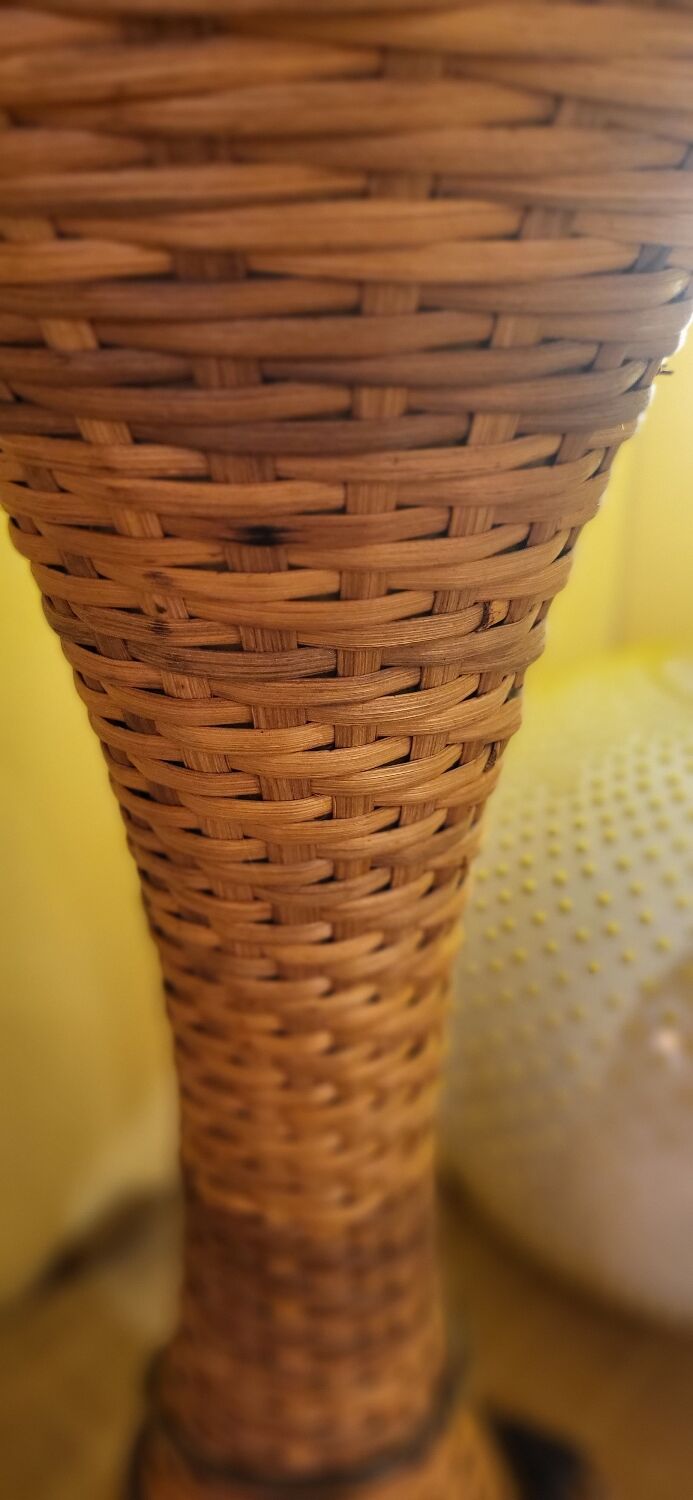 Large lamp made of rattan and rope