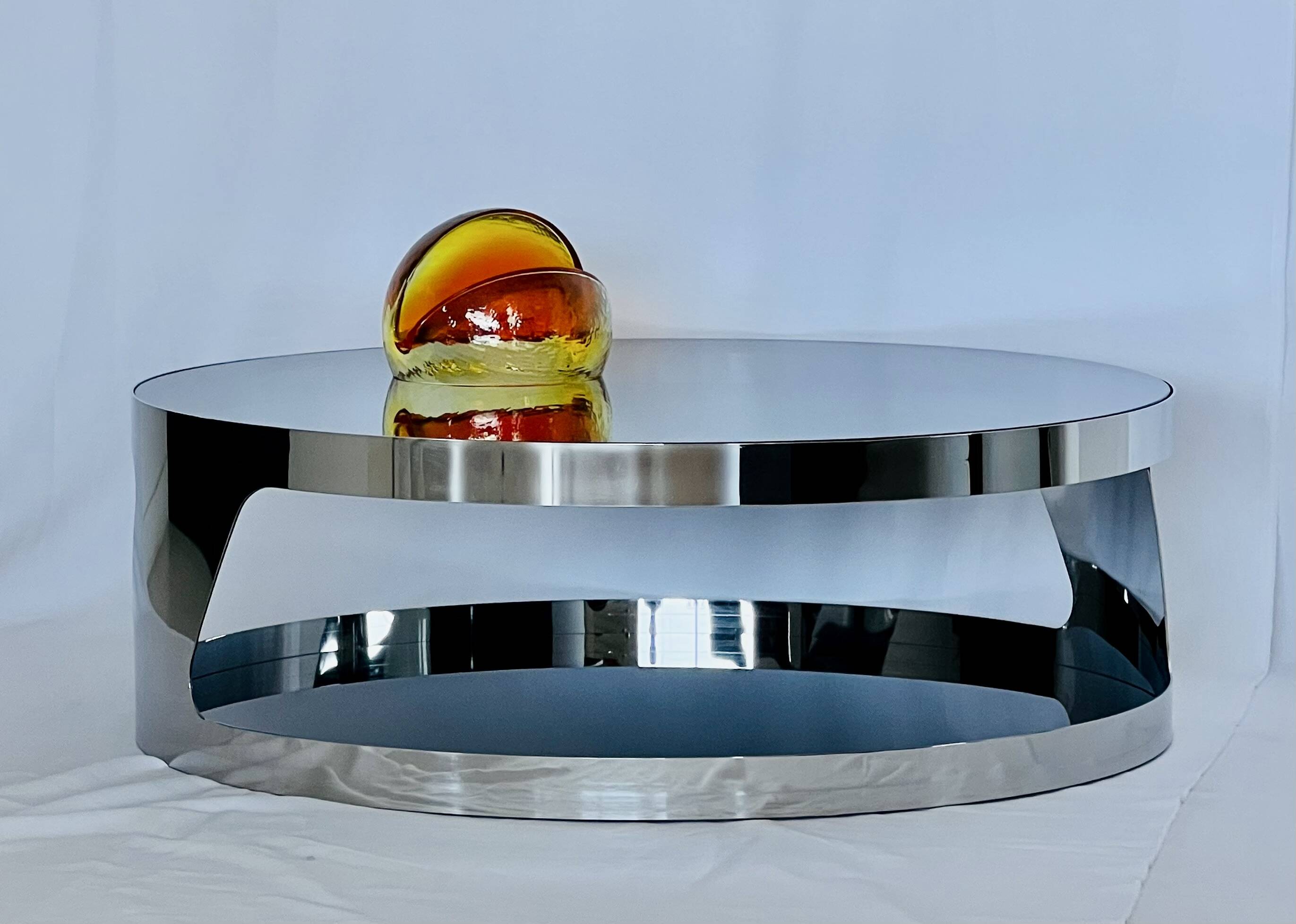 Round coffee table by Gallotti & Radice, Italy post 2000.