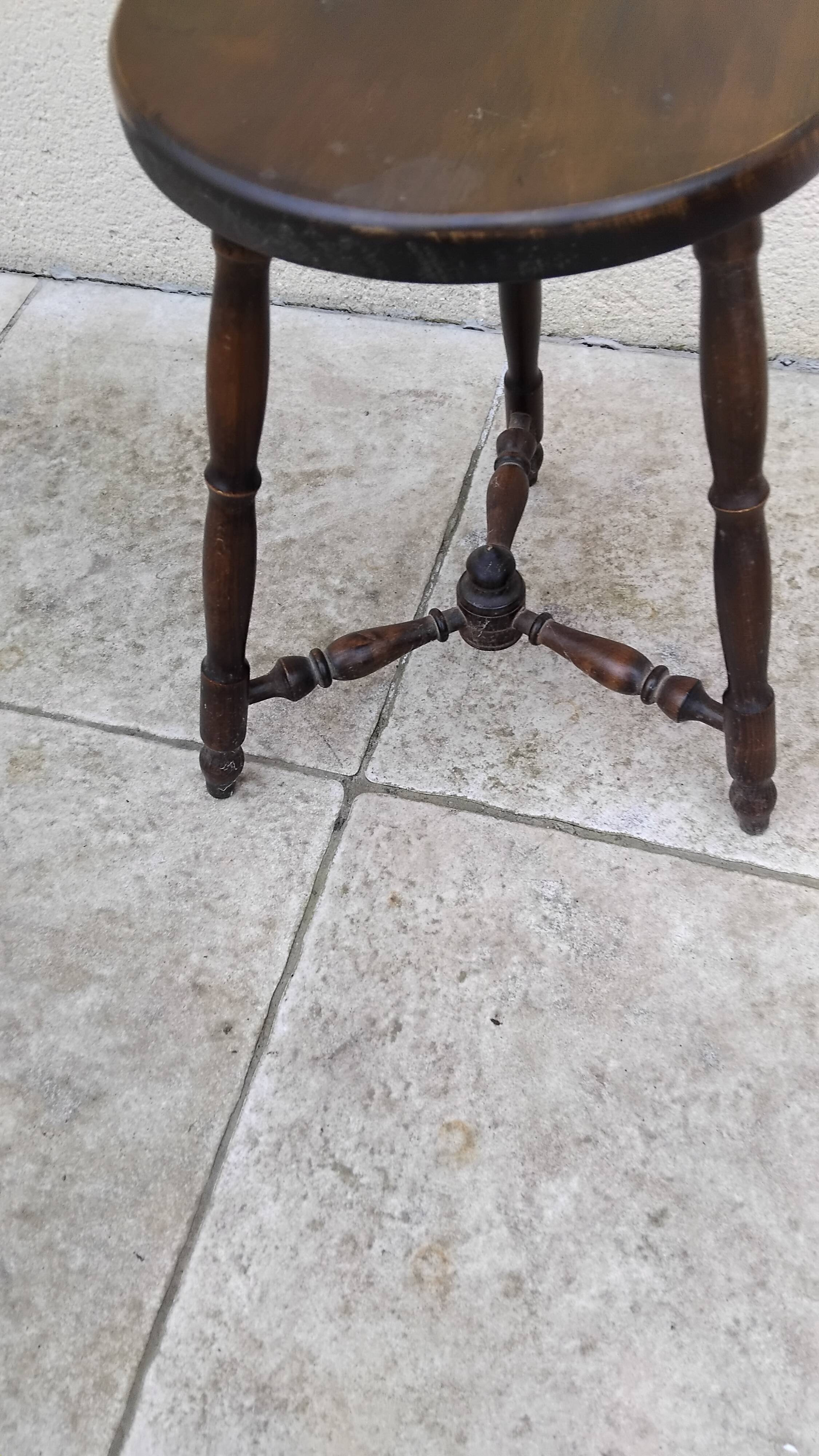 Petit tabouret tripode vintage ancien