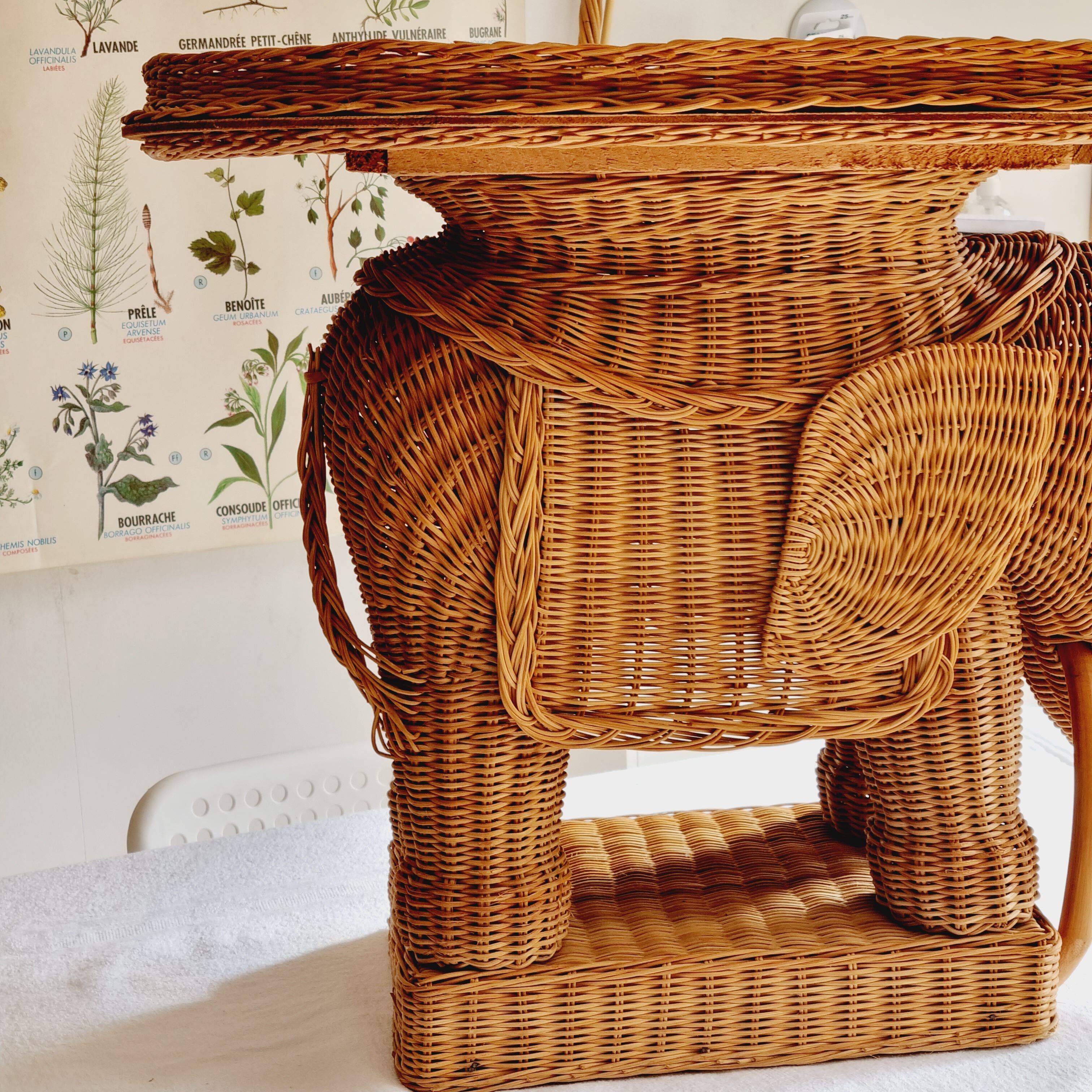 Side table or end of elephant sofa in wicker and rattan 70'