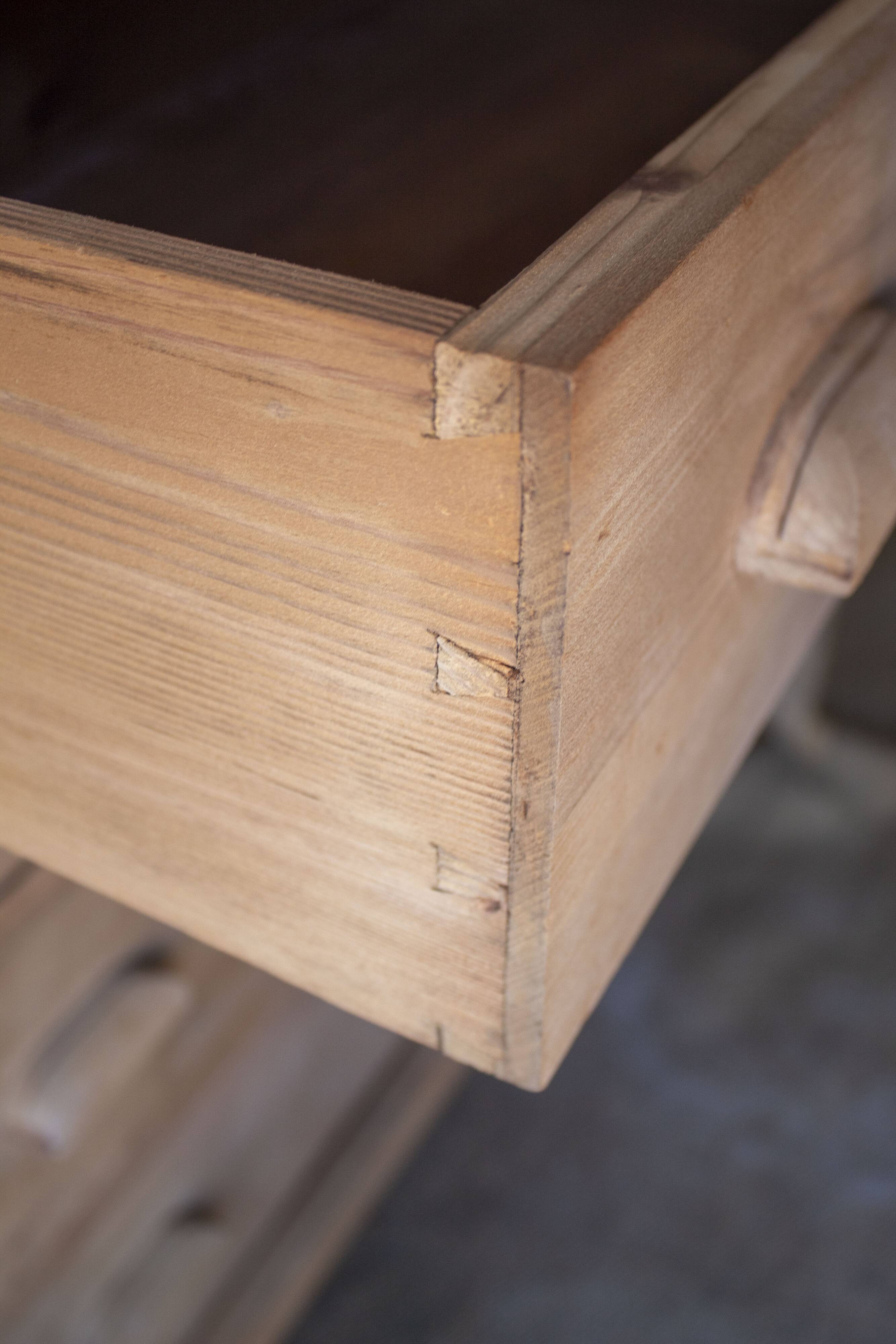 Solid wood chest of drawers