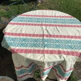 Nappe rectangulaire, linge de maison basque en coton jaune broderies rouges et bleues, vintage