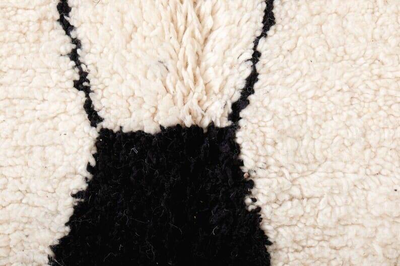 Handmade Berber rug, traditional craftsmanship, size 150 x 250 cm