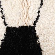Handmade Berber rug, traditional craftsmanship, size 150 x 250 cm
