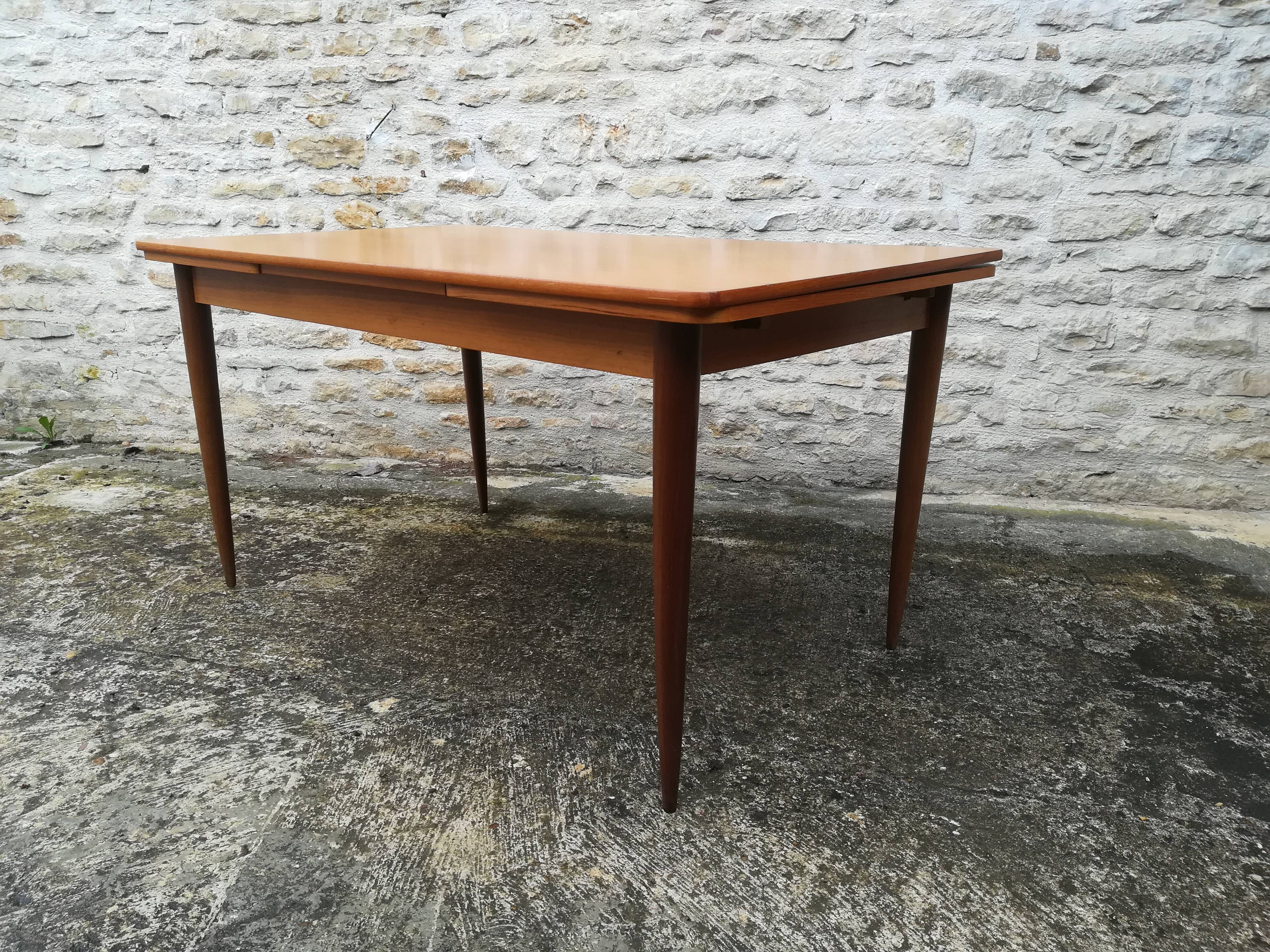 Scandinavian table with two extensions