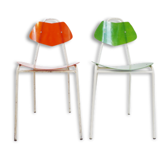 Paire de chaises en fibre de verre et métal 1950 vintage : travail français des années 50