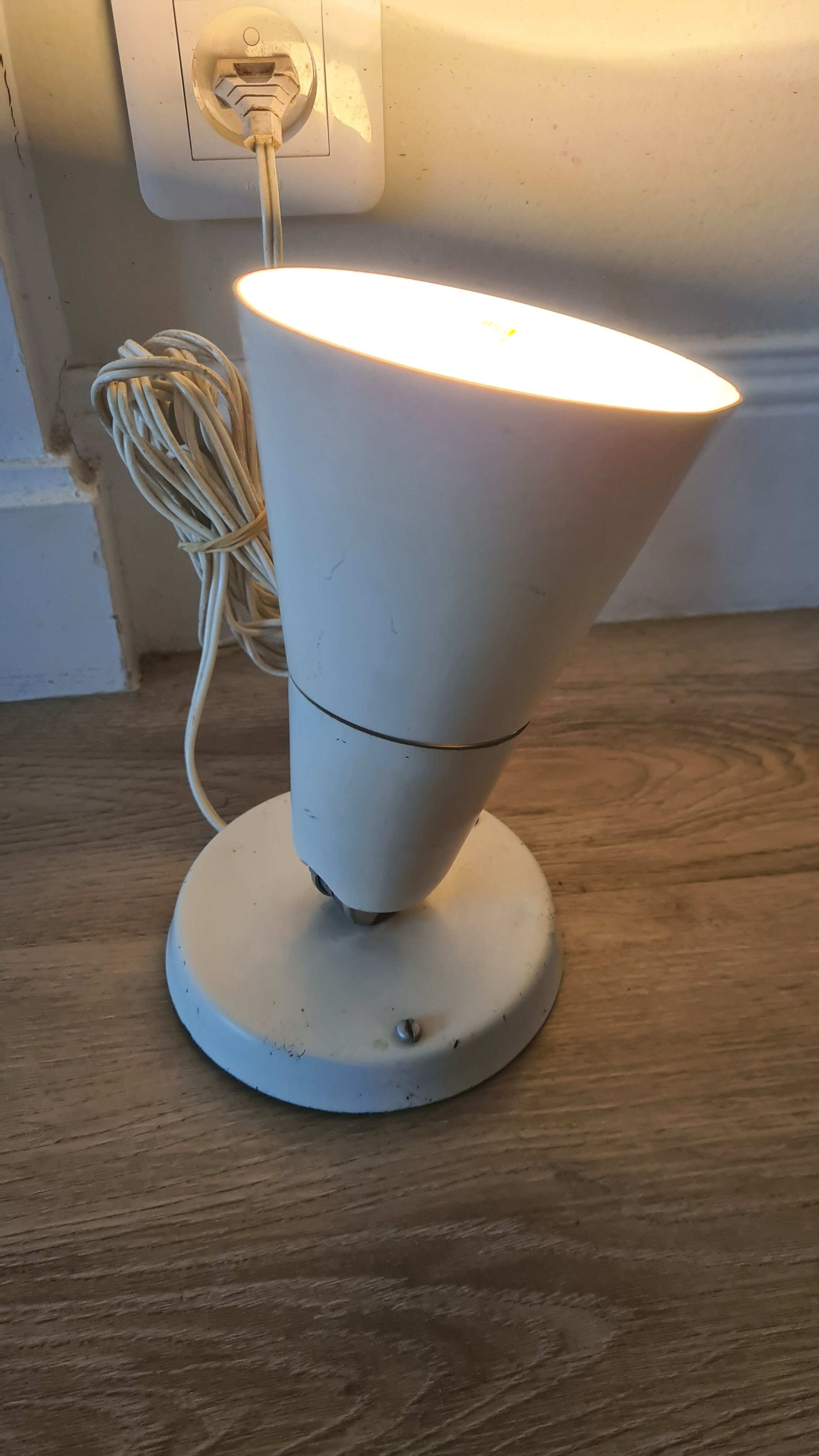 Old white metal lamp 70s works