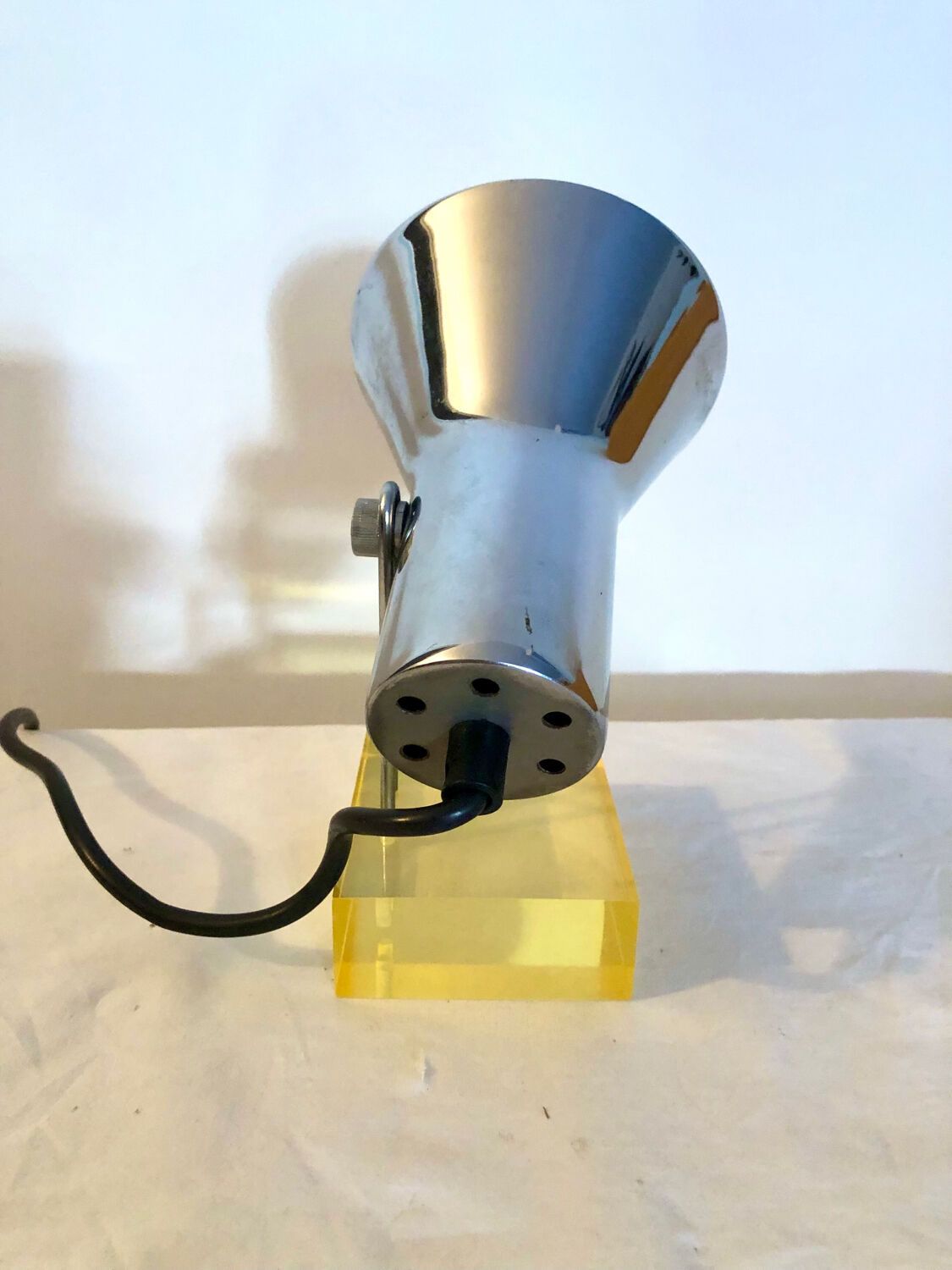 Articulated chrome and plexiglass casserole spotlight