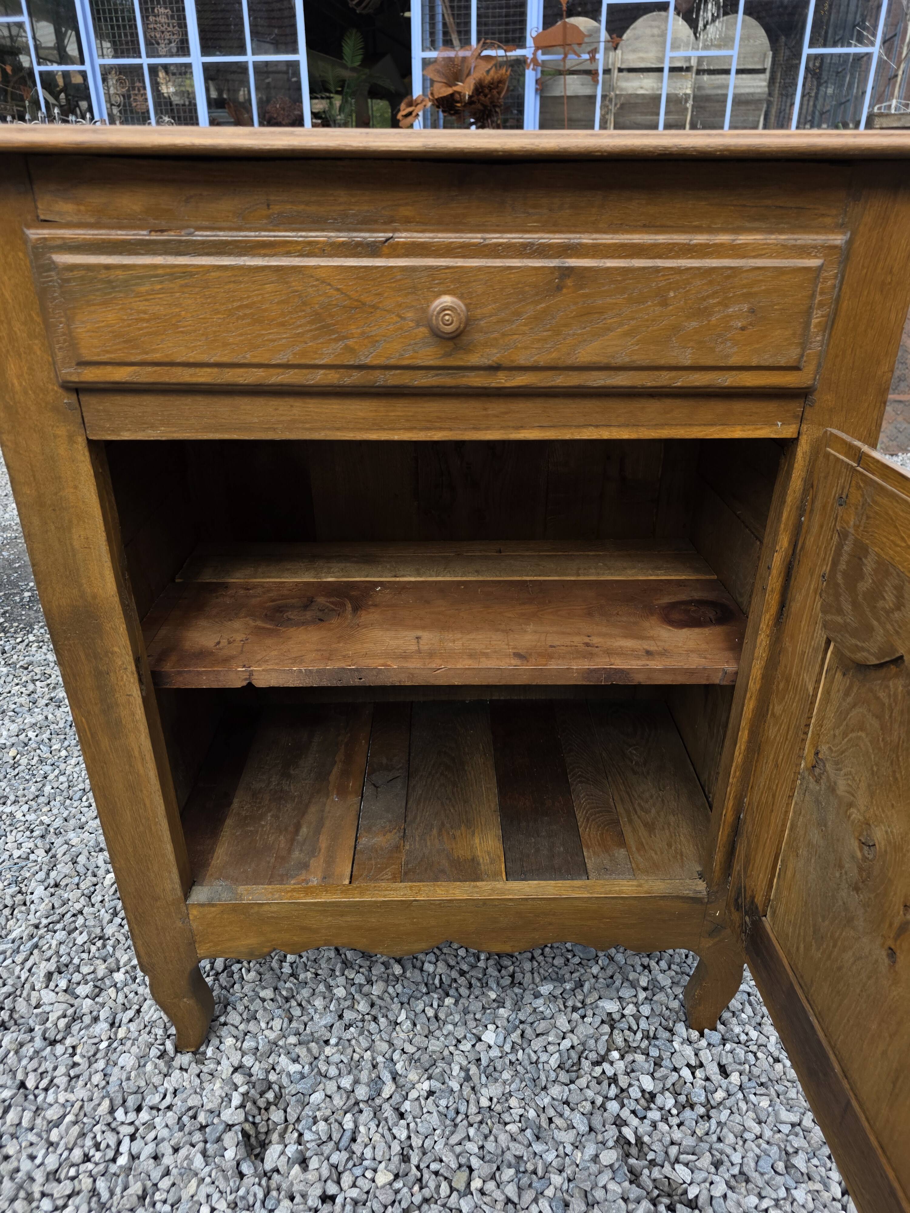 Antique oak confiturer
