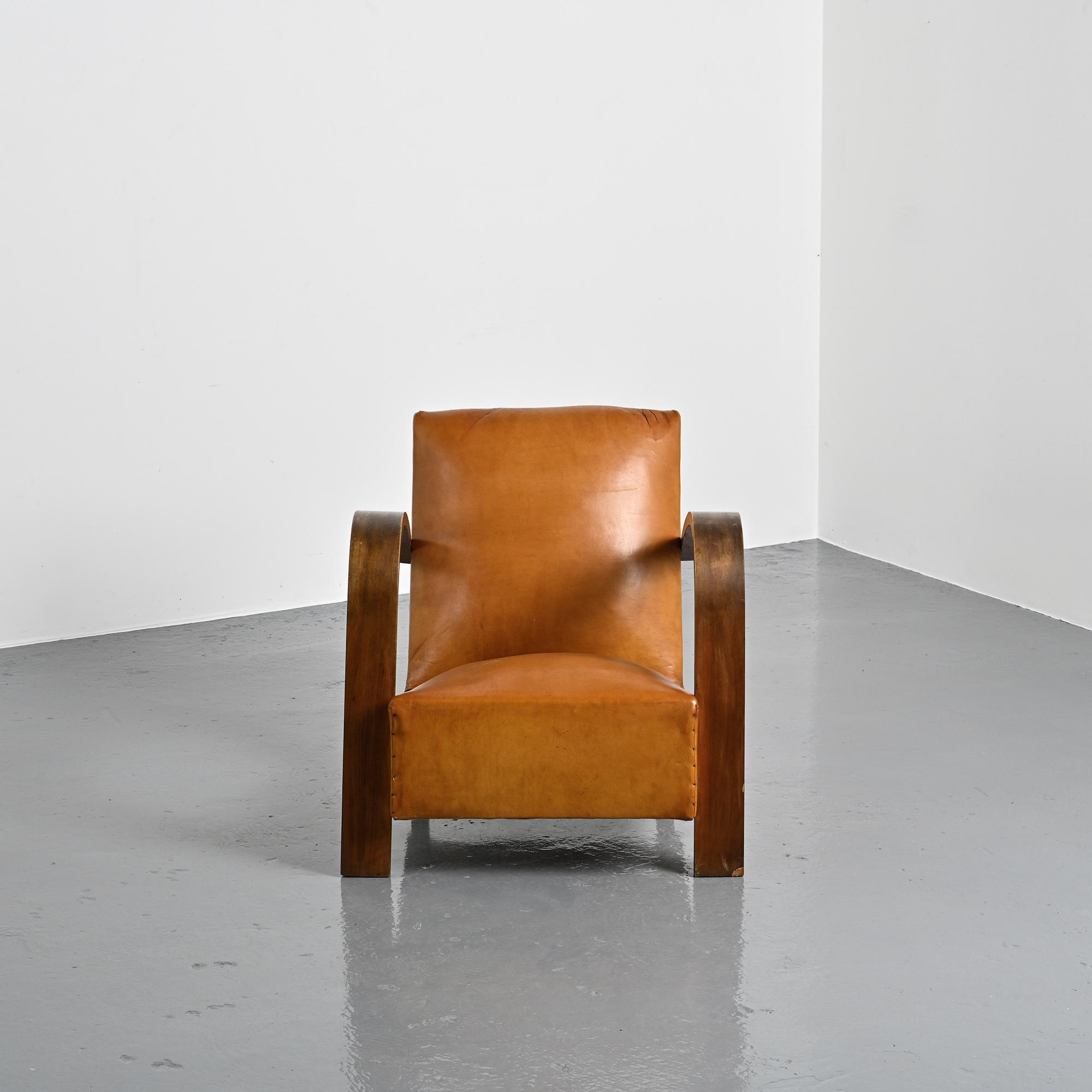 Art Deco club armchair in Havana leather, around 1940.