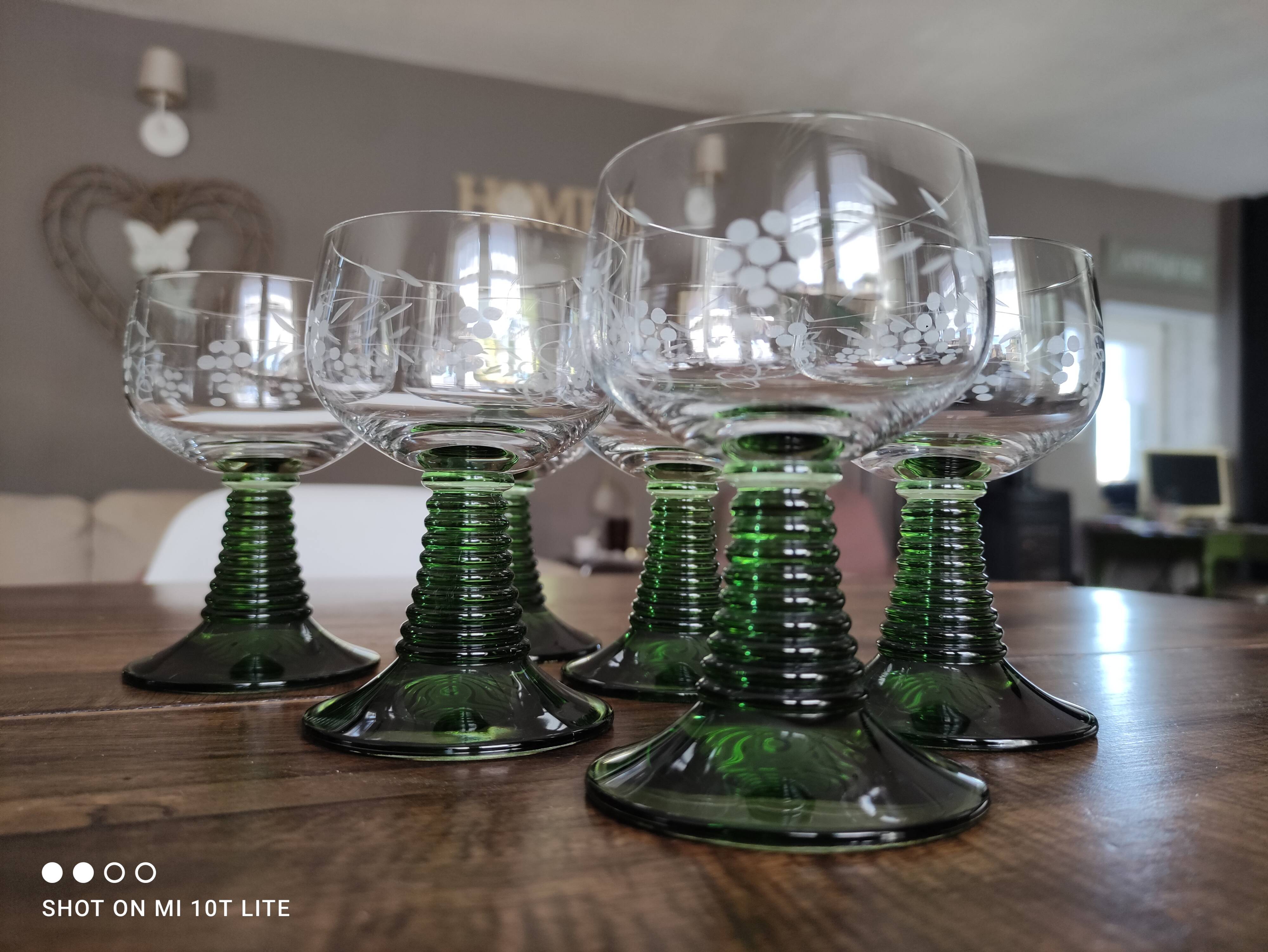 Set of 6 Alsatian wine glasses in chiseled crystal with green turned foot