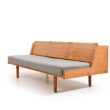 Early Daybed GE-258 in Oak and Cane by Hans J. Wegner