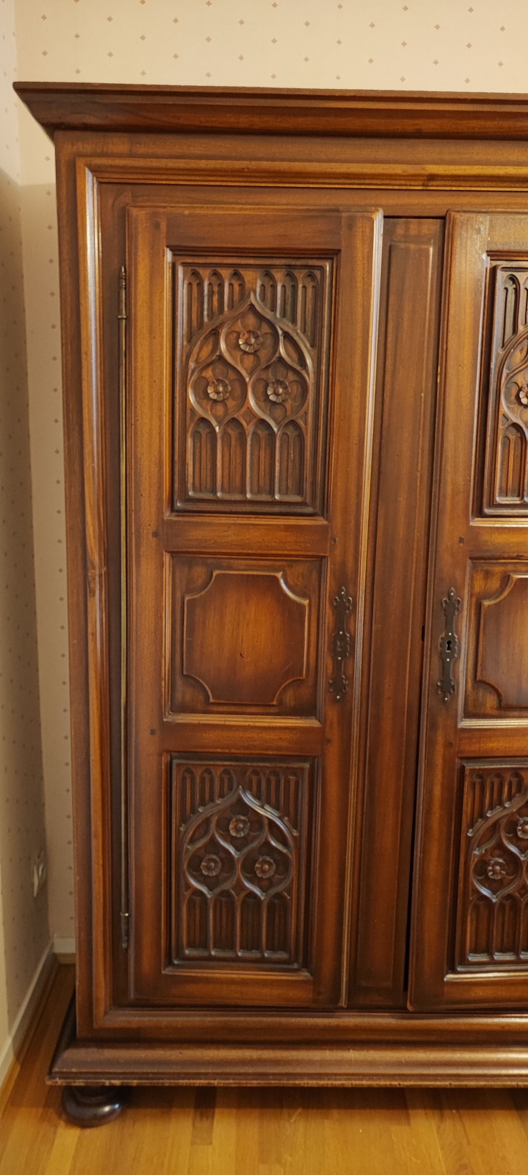 Wardrobe in Gothic style