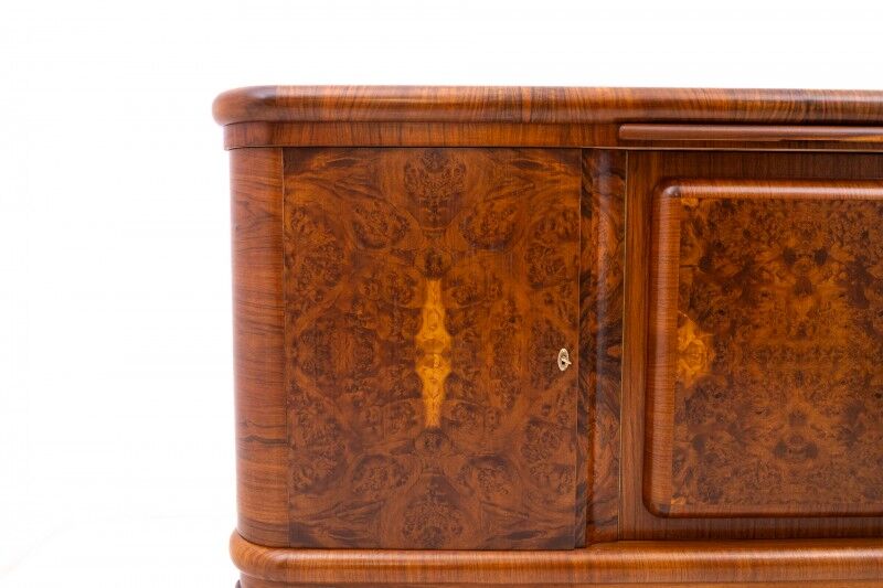 Grande commode Art déco, Pologne, années 1940. Après restauration.
