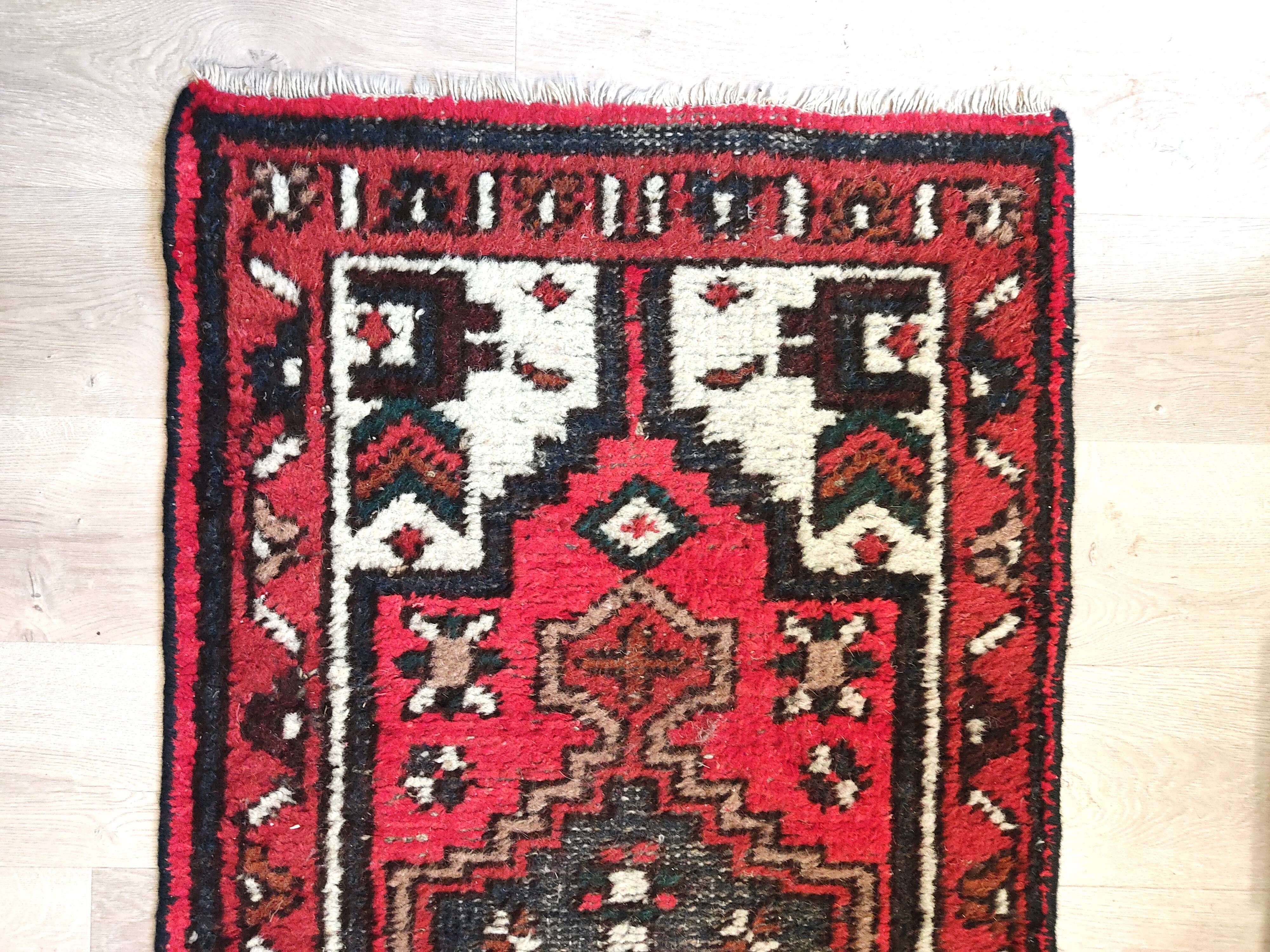 Oriental rug 135 x 75 cm