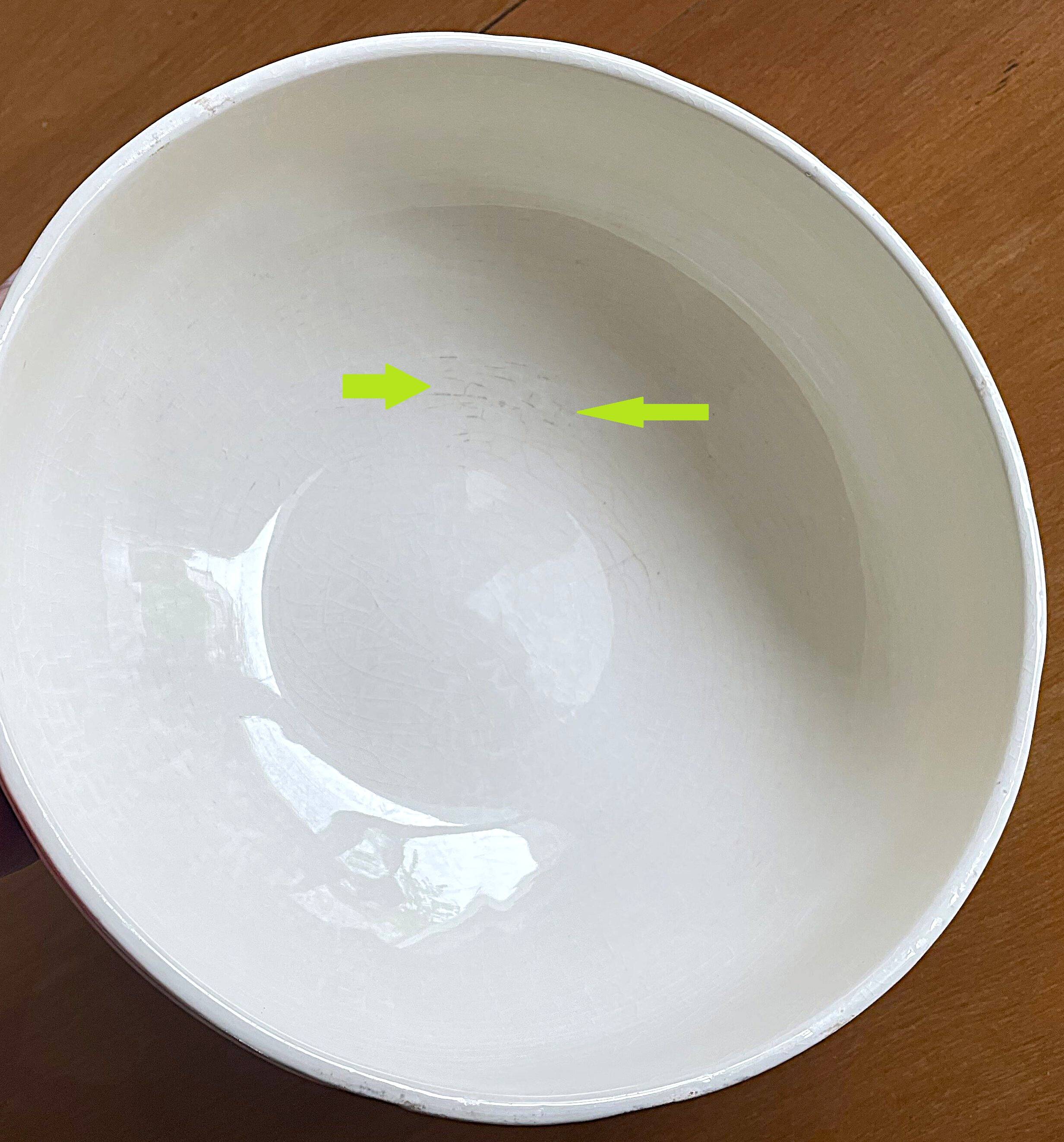 Antique salad bowl in Sarreguemines earthenware.