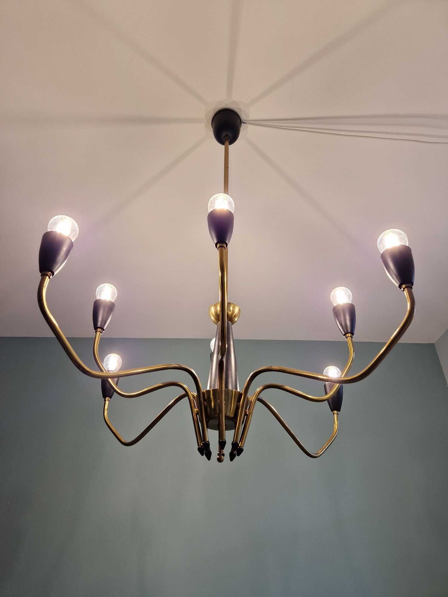 Spider chandelier in brass and black lacquered metal Italian design 1950s