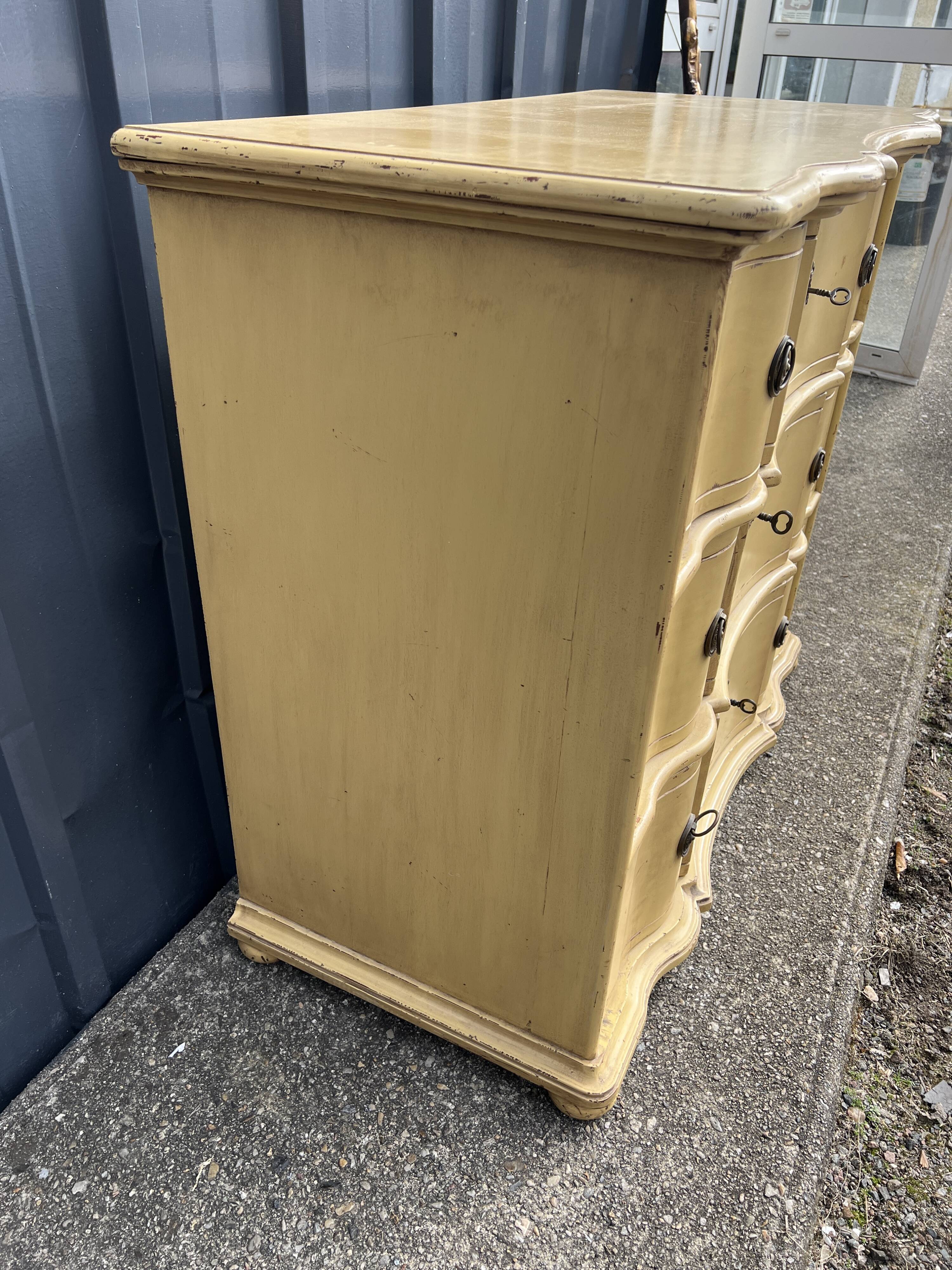 Chest of drawers with three moving drawers