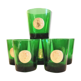 Verres vintages verts avec médaillons de rois