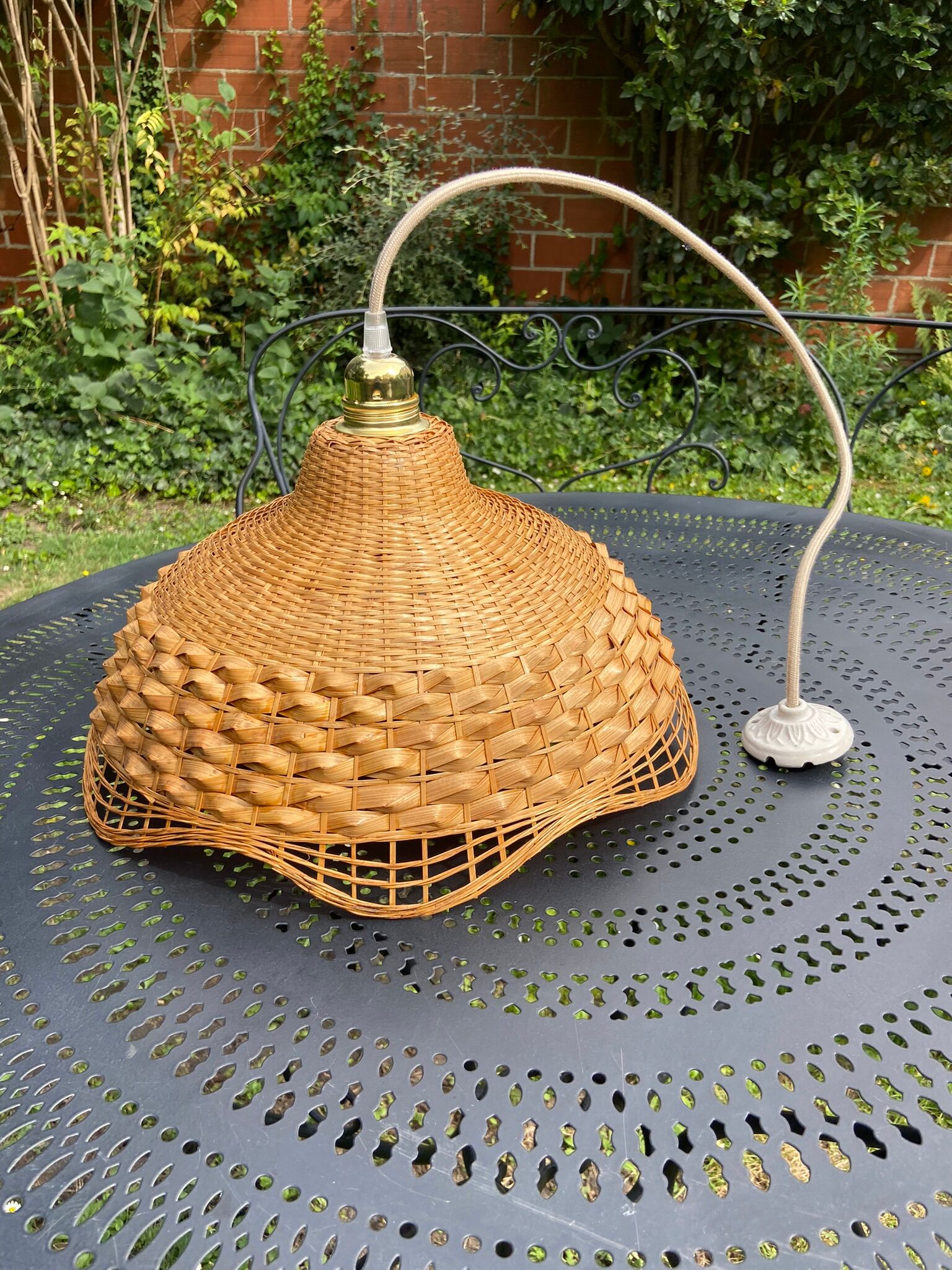 Suspension in rattan and vintage wicker