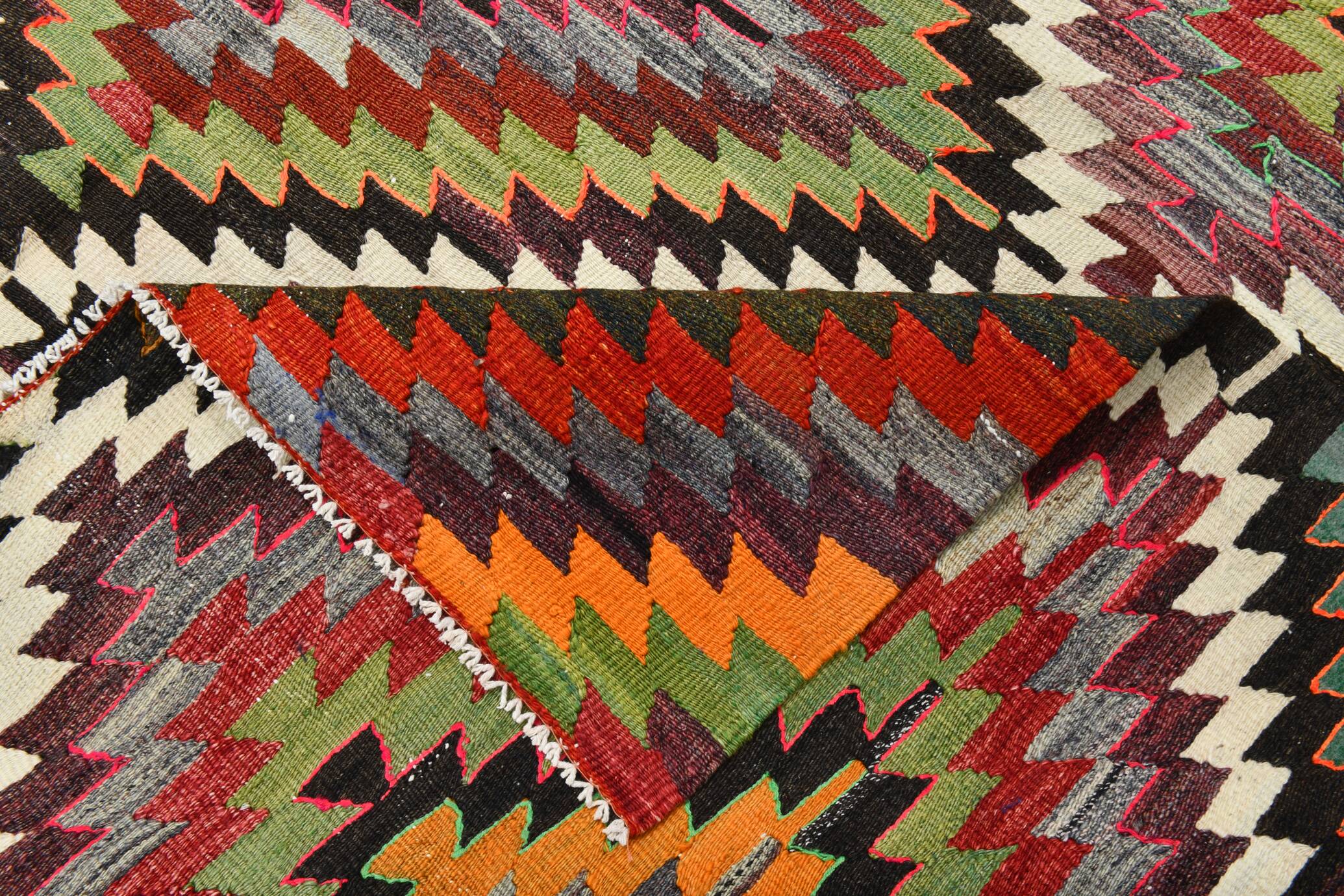 Tapis kilim géométrique multicolore – Explosion de motifs et de caractère