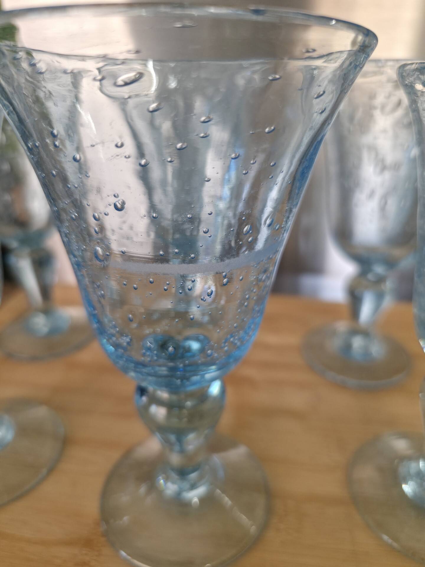 8 large blown glass goblets with bubbles from Biot – Blue signed