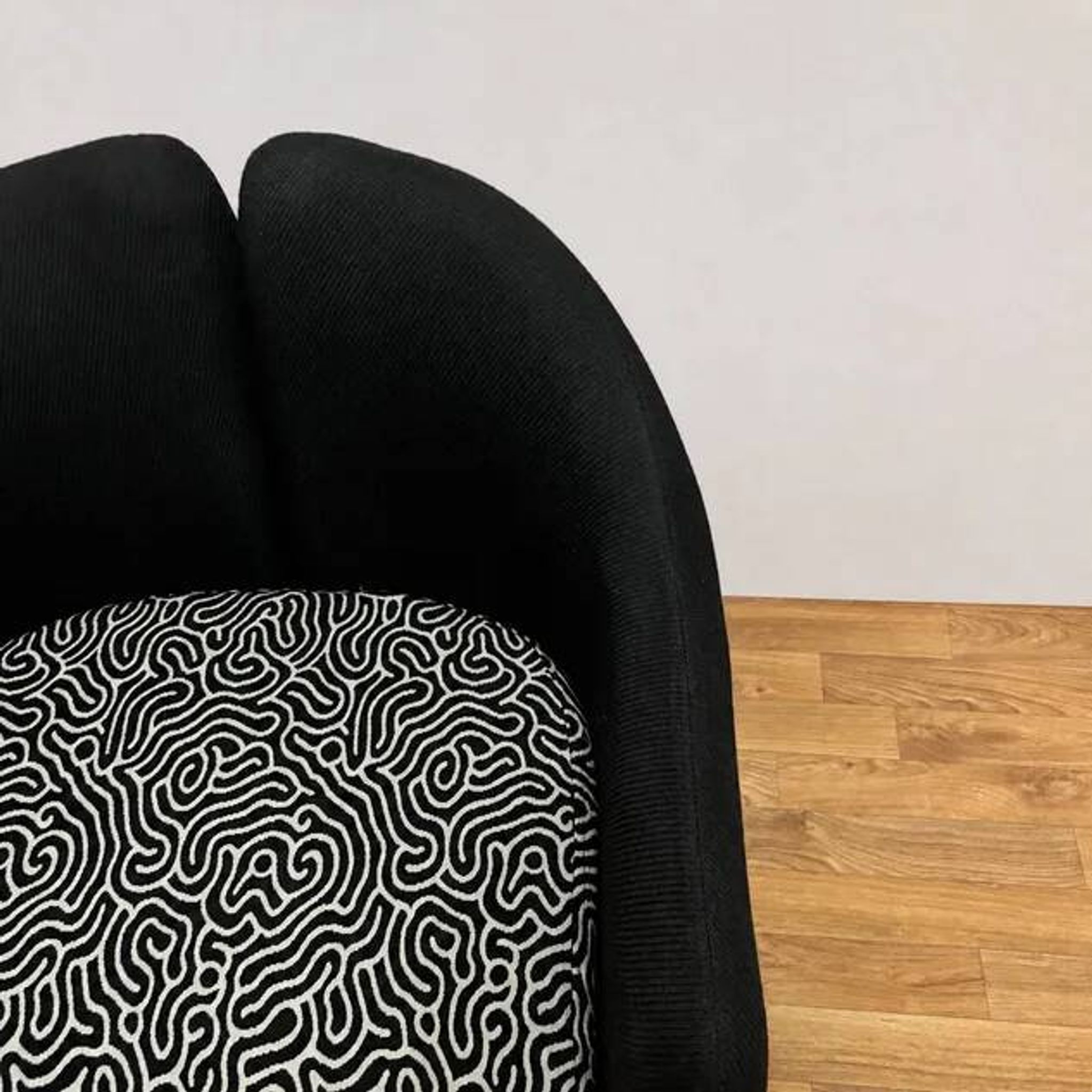 Pair of chairs by Eugenio Gerli for Tecno with patterns, 70s