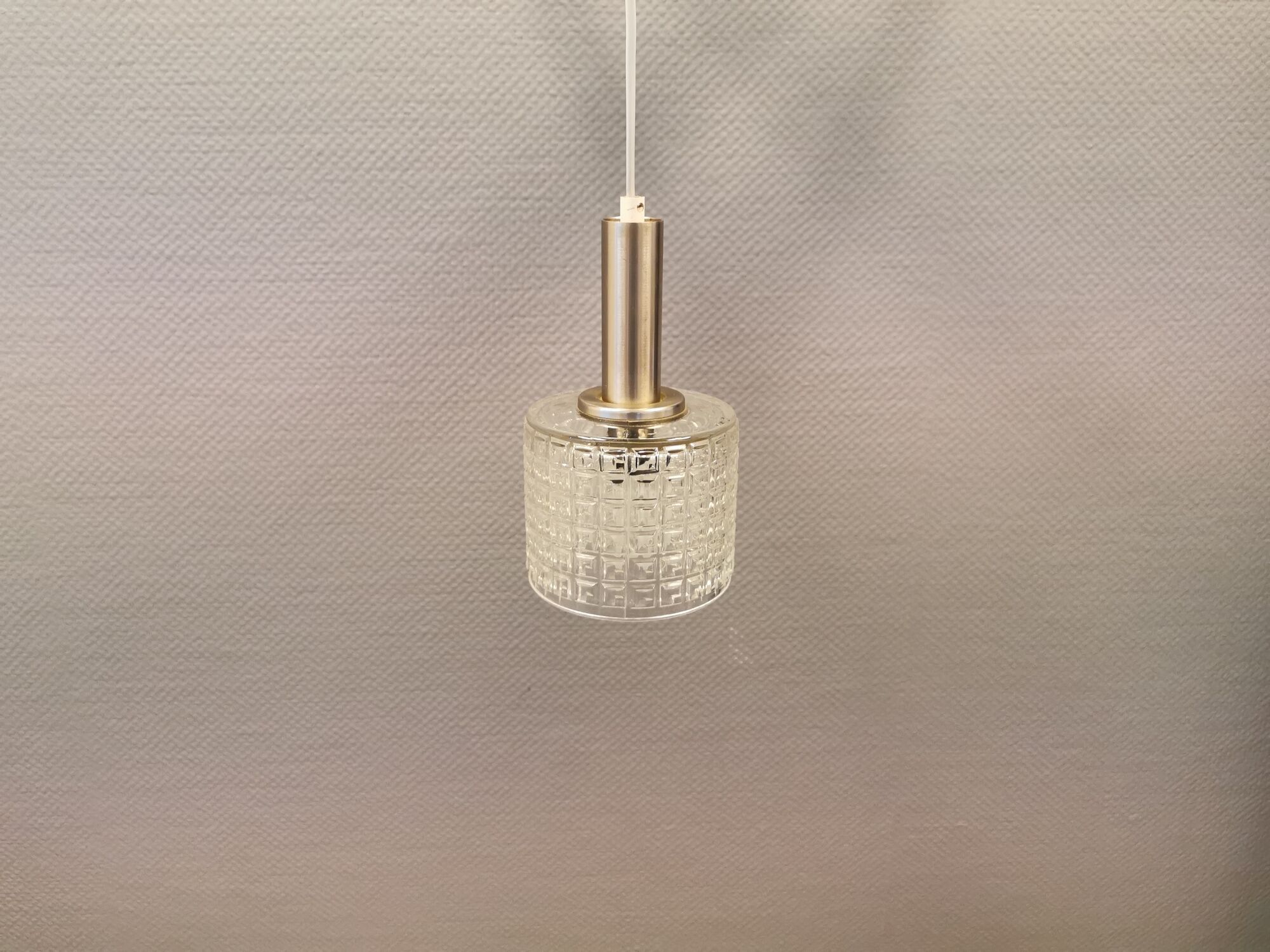 Small hanging lamp in transperant crystal glass