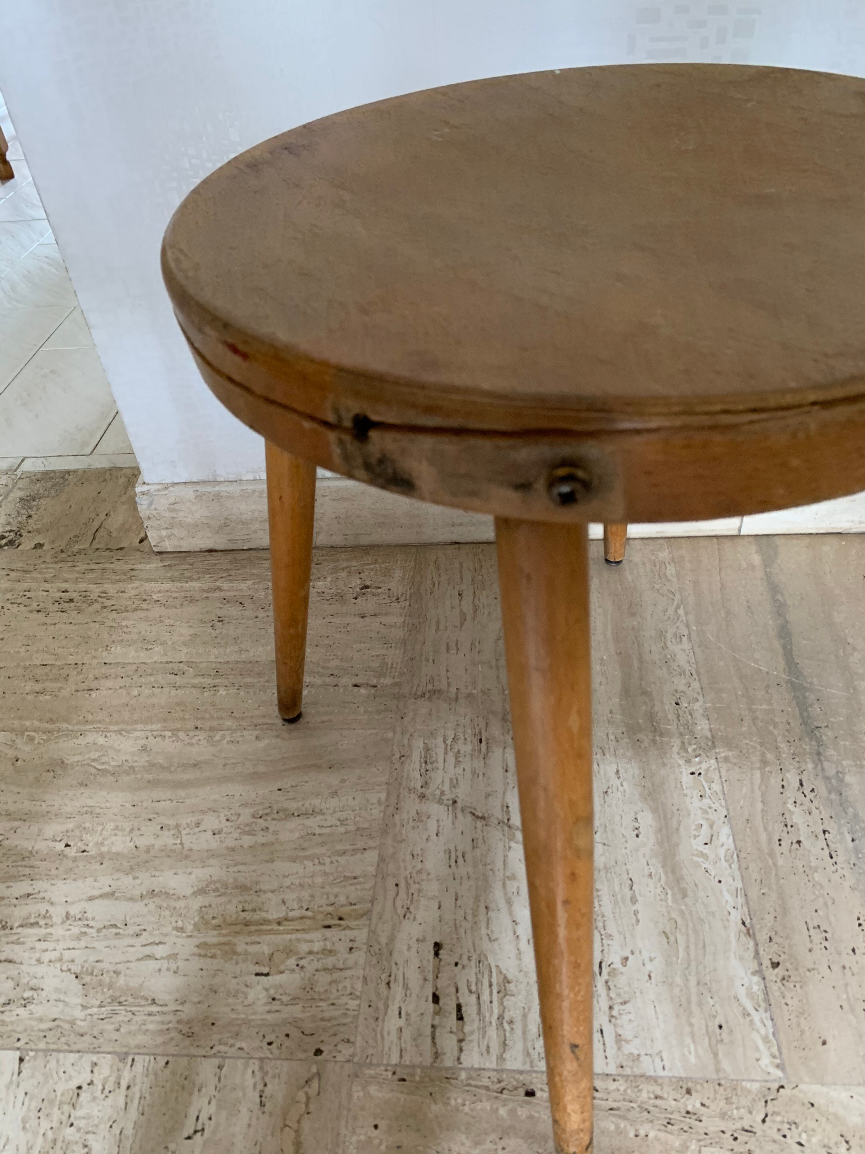 Tabouret petite table pieds compas