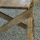 Table de ferme rustique patinée sur de lourds tréteaux