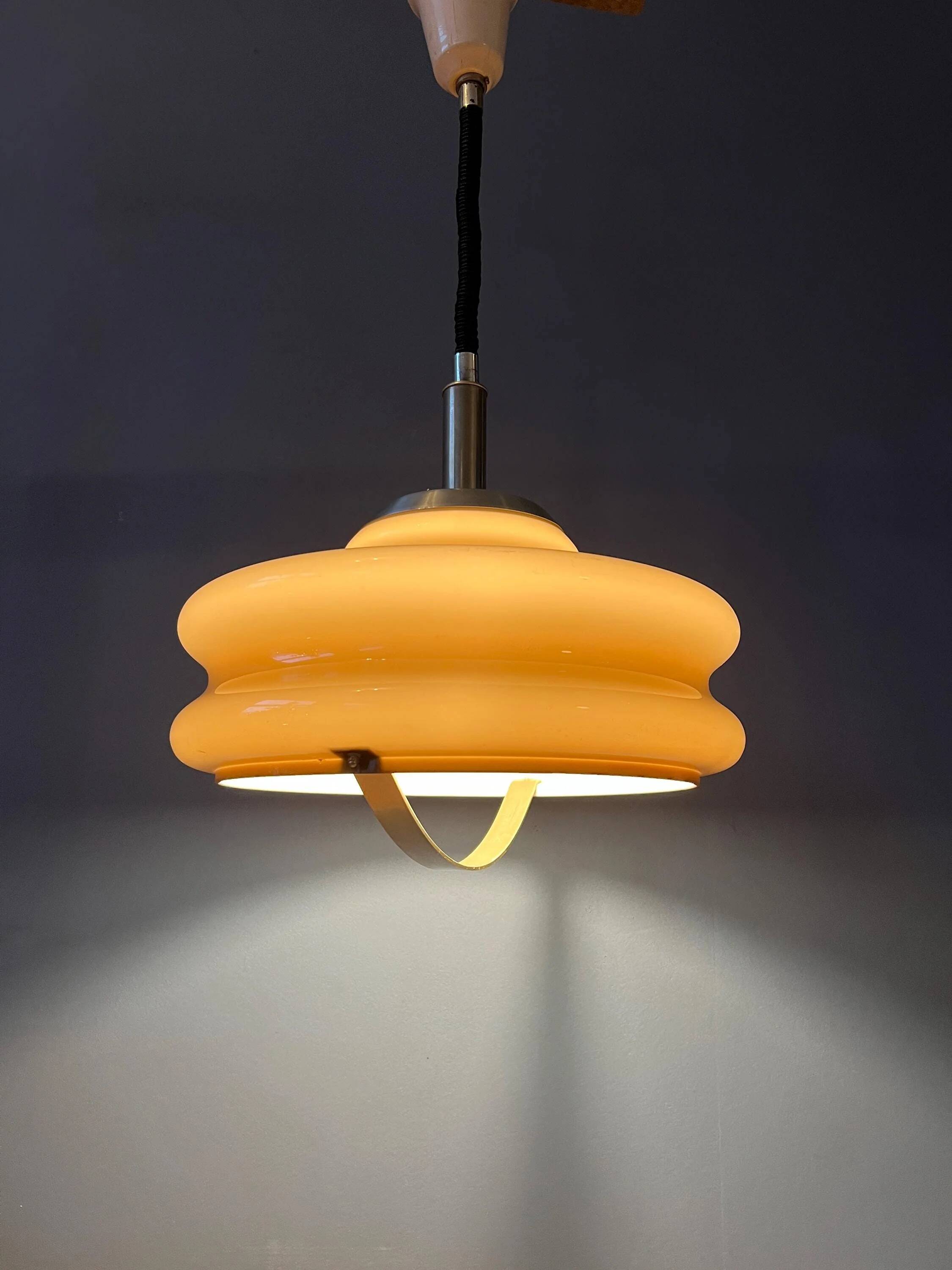 Suspension vintage Space Age en acrylique Herda