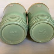 Paire d’anciens vases en céramique verte et dorée