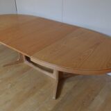 Oak oval table with extension cords