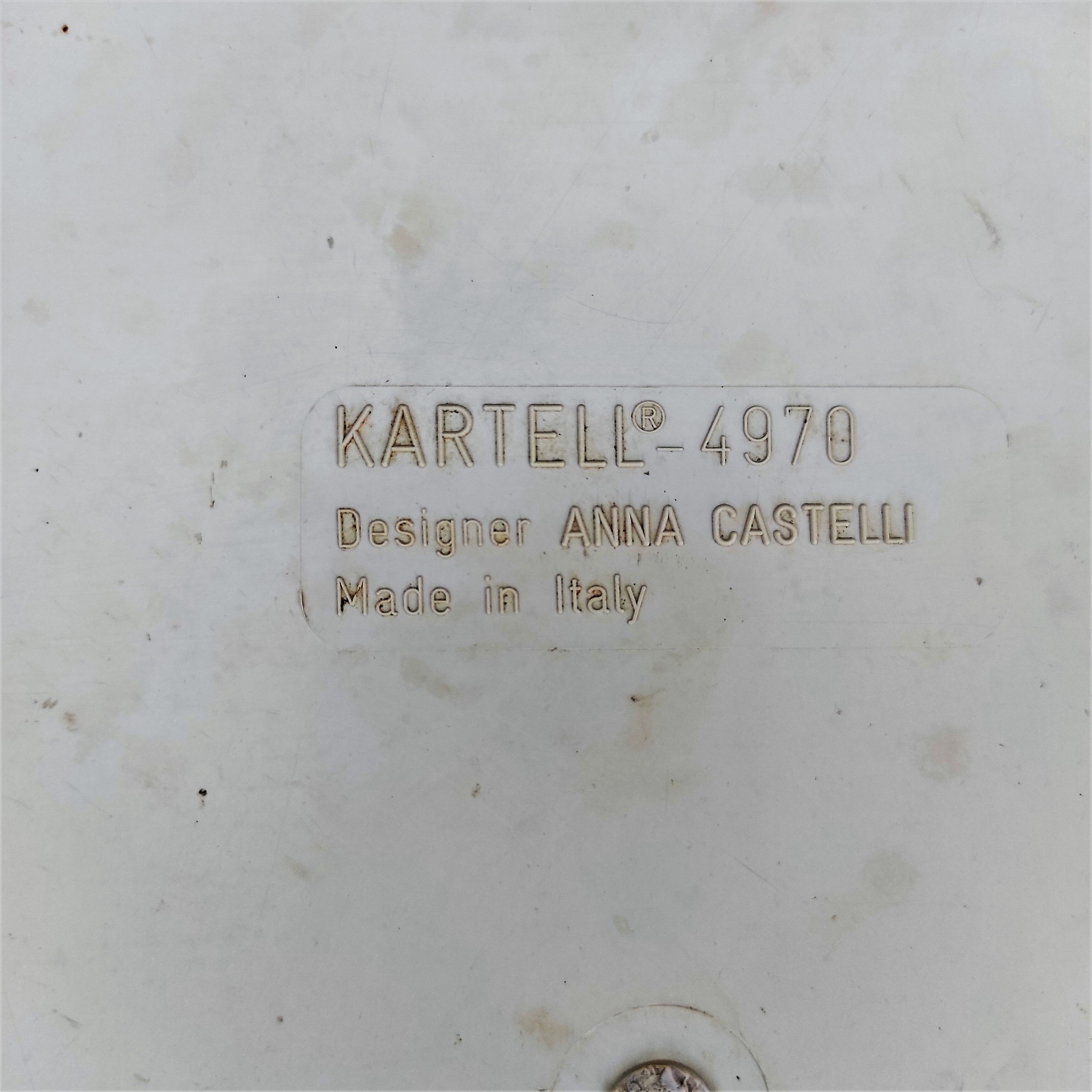 White plastic furniture kartell 4970 by anna castelli