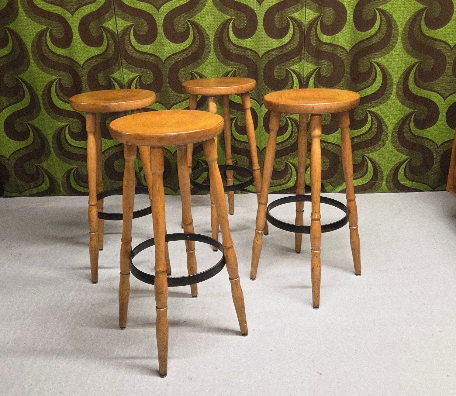 Set of 4 bar stools