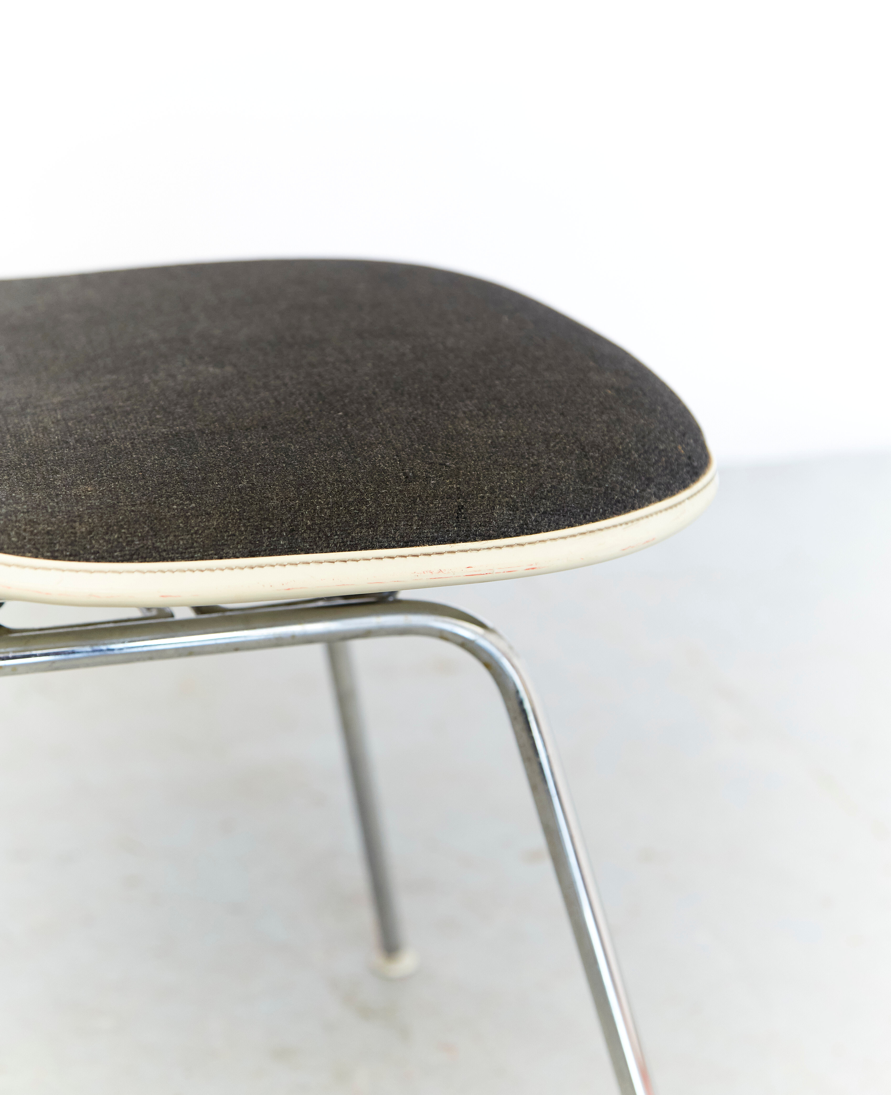 Charles & Ray Eames fiberglass sidehair DSS for Herman Miller Fehlbaum