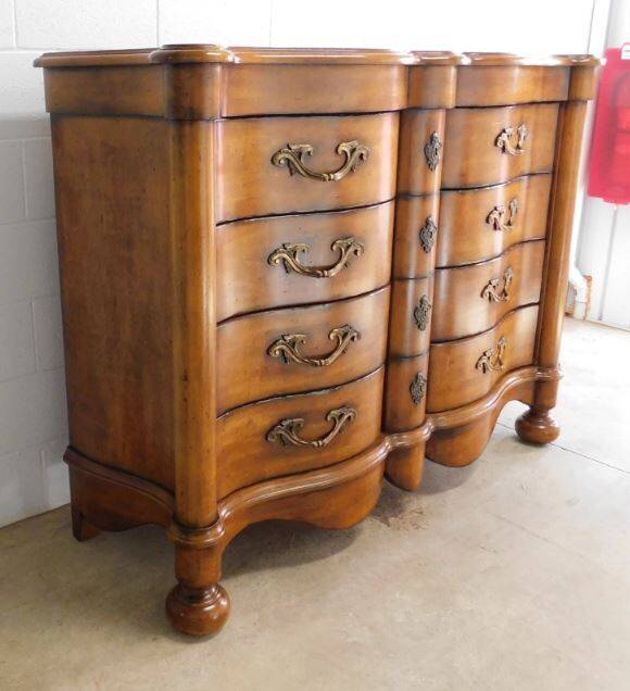 Century Furniture Traditional 8-Drawer Fruitwood Dresser/Chest of Drawers