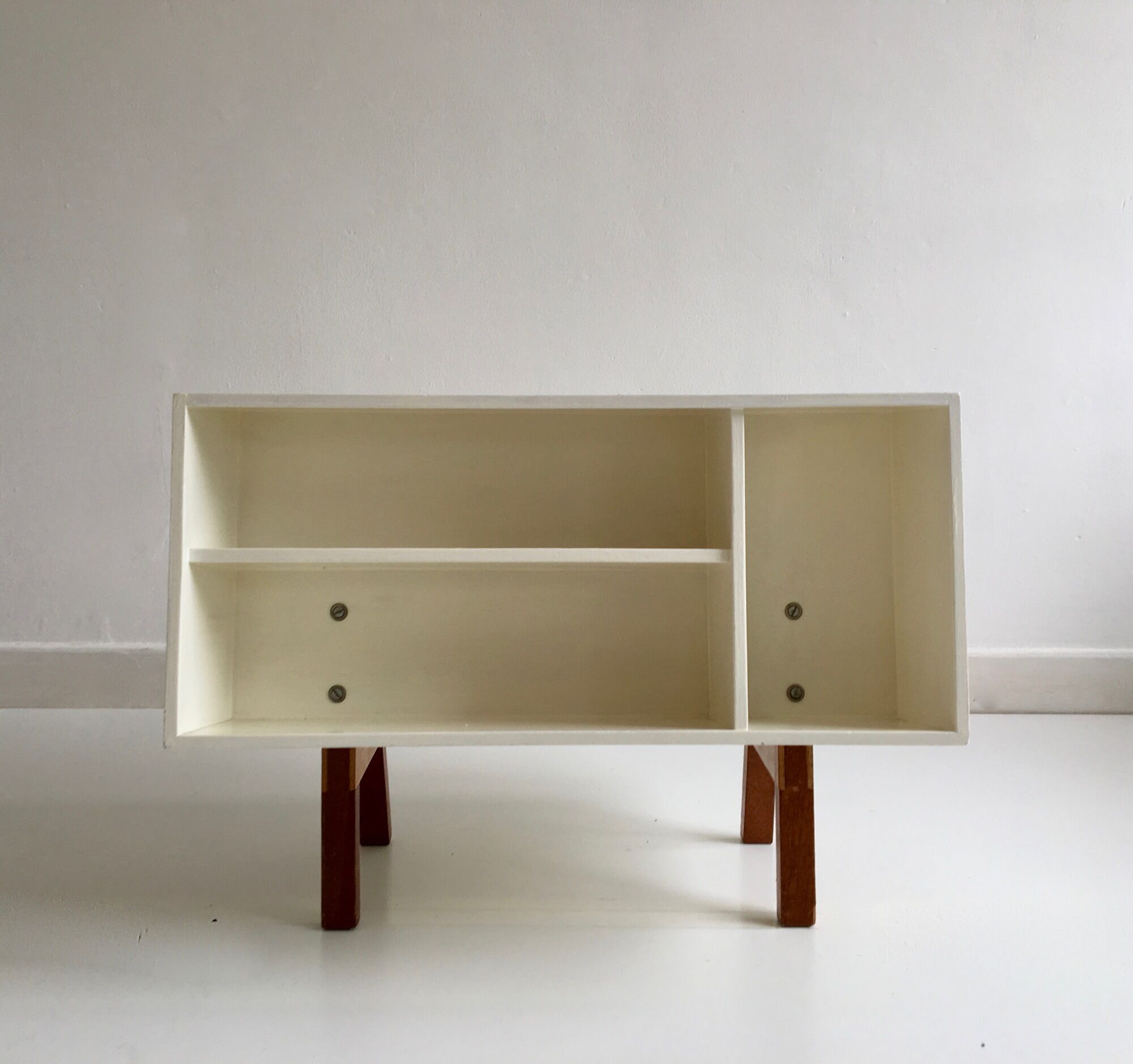 Bibliothèque vintage conçue par Ernest Race pour Isokon en 1962