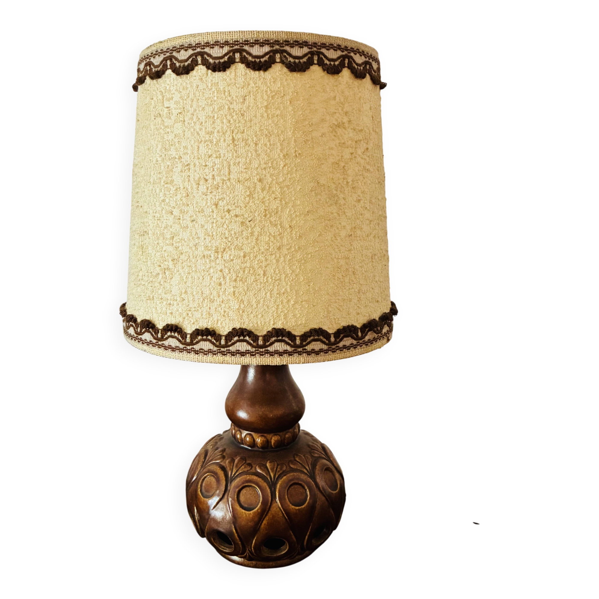 Vintage 70s table lamp – Sculpted ceramic with original shade