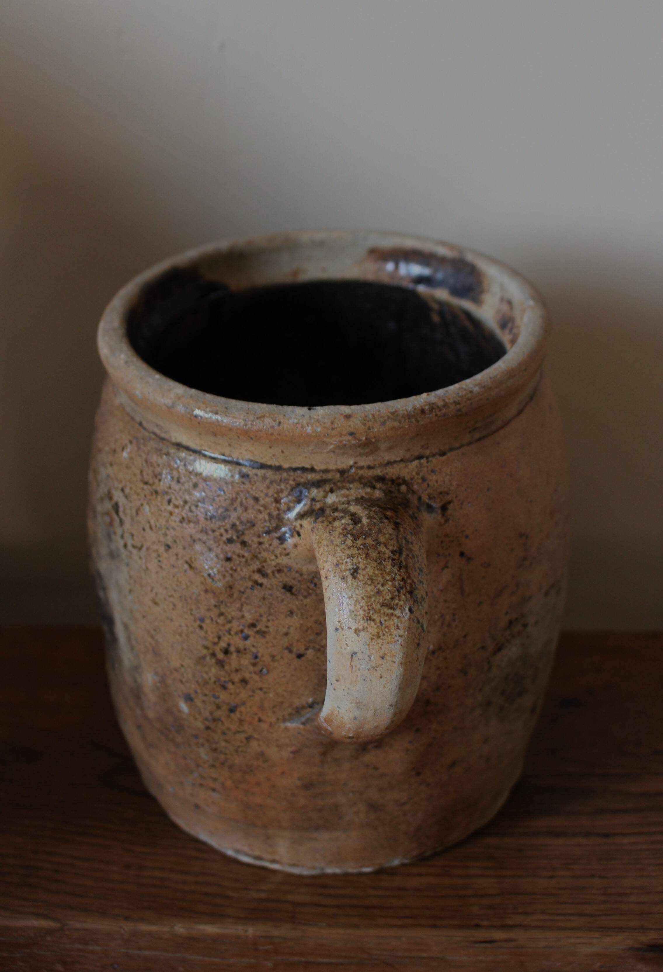 Large round terracotta pot with handle