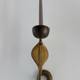 Série de 4 grands bougeoirs serpents sculpturaux en laiton patiné – an