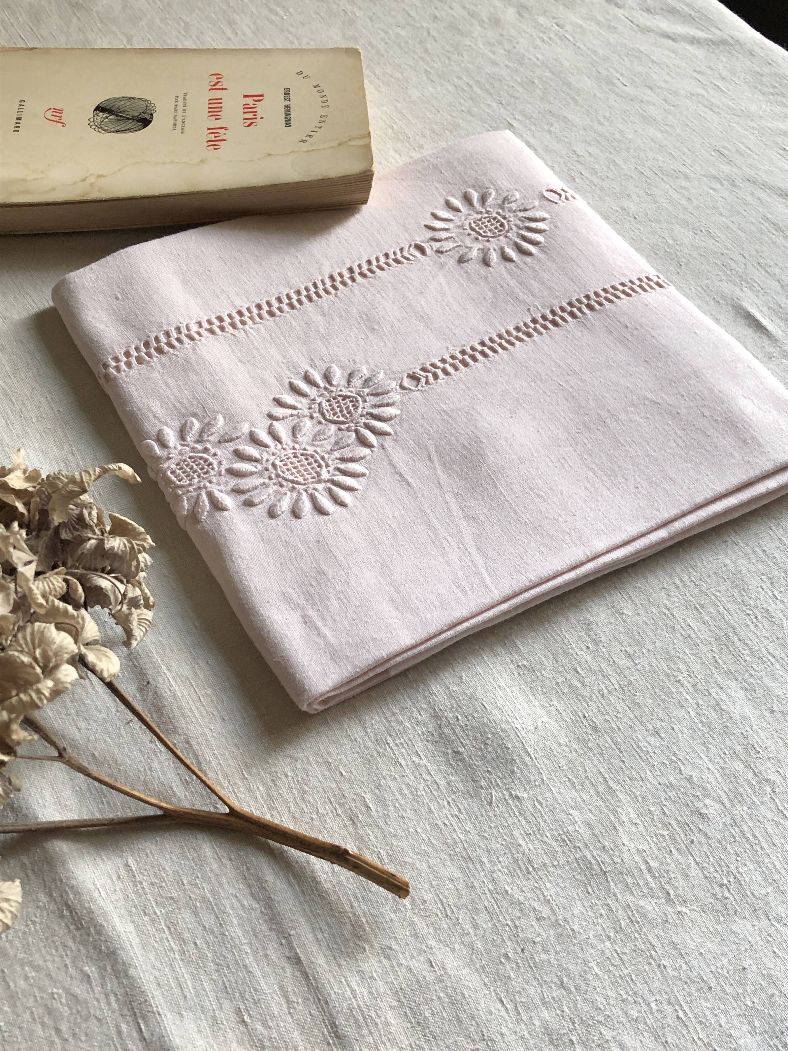 Pillowcase in pure old linen washed pink