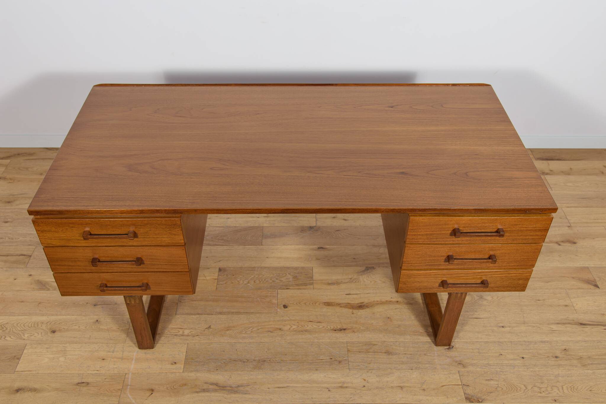Mid-Century Teak Freestanding Desk by Torben Valeur & Henning Jensen for Dy