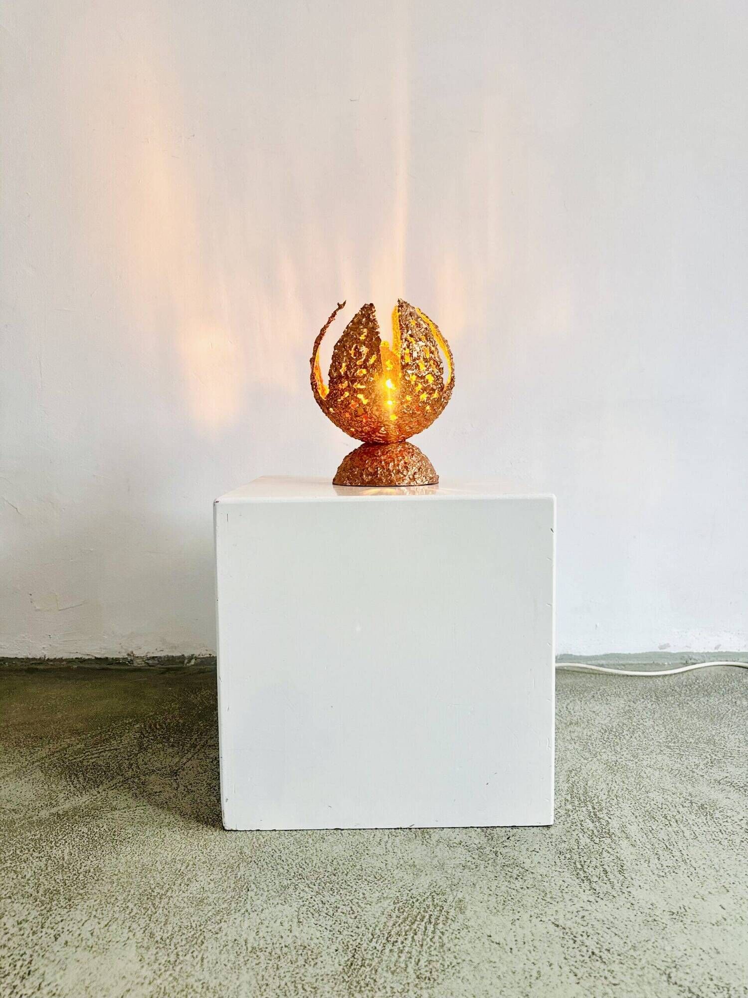 Sculptural Brutalist Table Lamp In Copper By Aimo Tukiainen For Oy Moonlight, Finland 1970S
