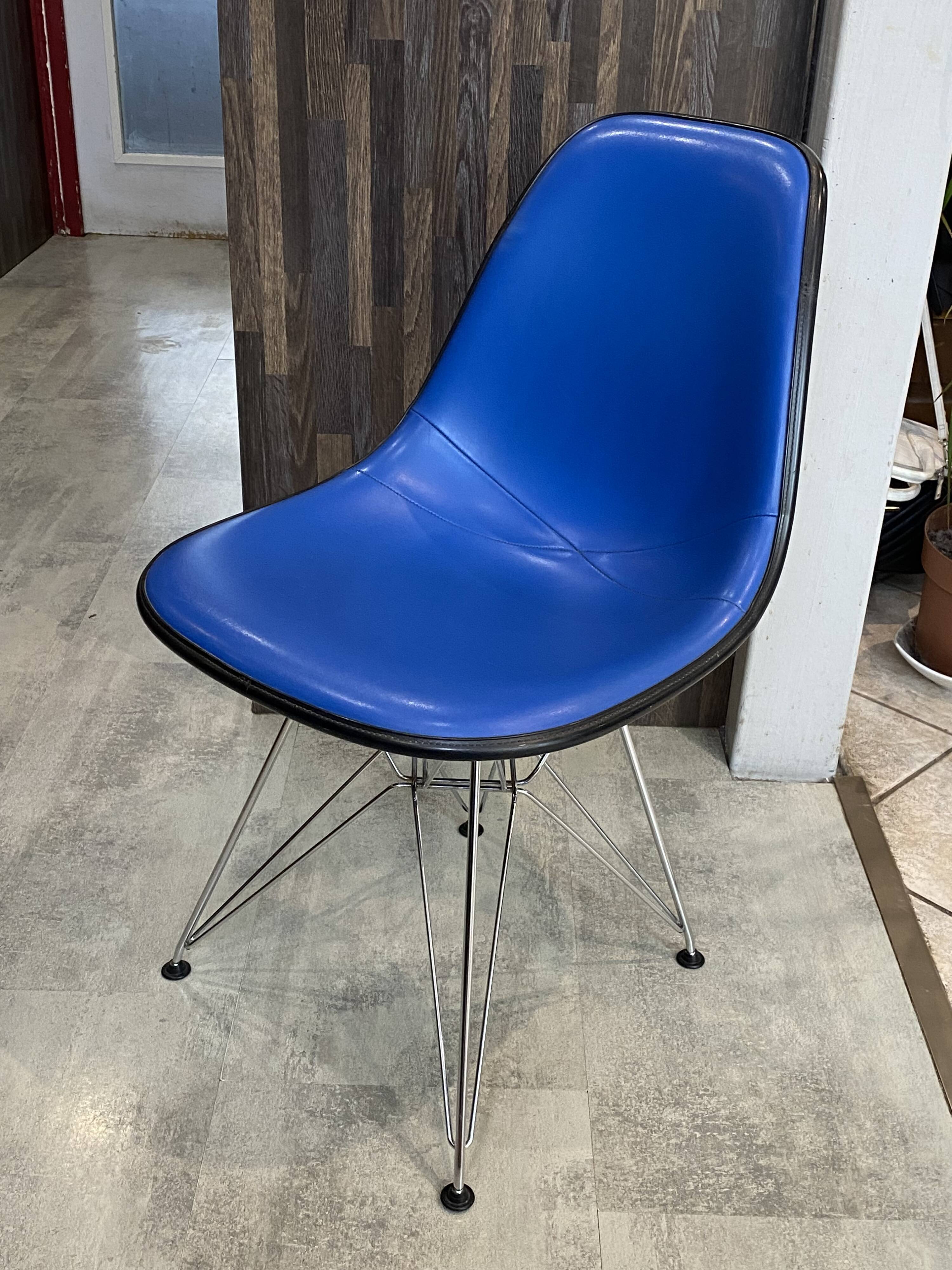 Eames Herman Miller DSR Eiffel blue skai vinyl fibreglass chair