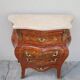 Commode galbée de style Louis XV en marqueterie